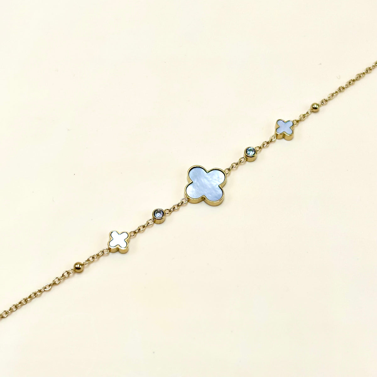 Bracelet trèfles en nacre & zirconium doré à l'or fin Dahlia - Djanet Bijoux