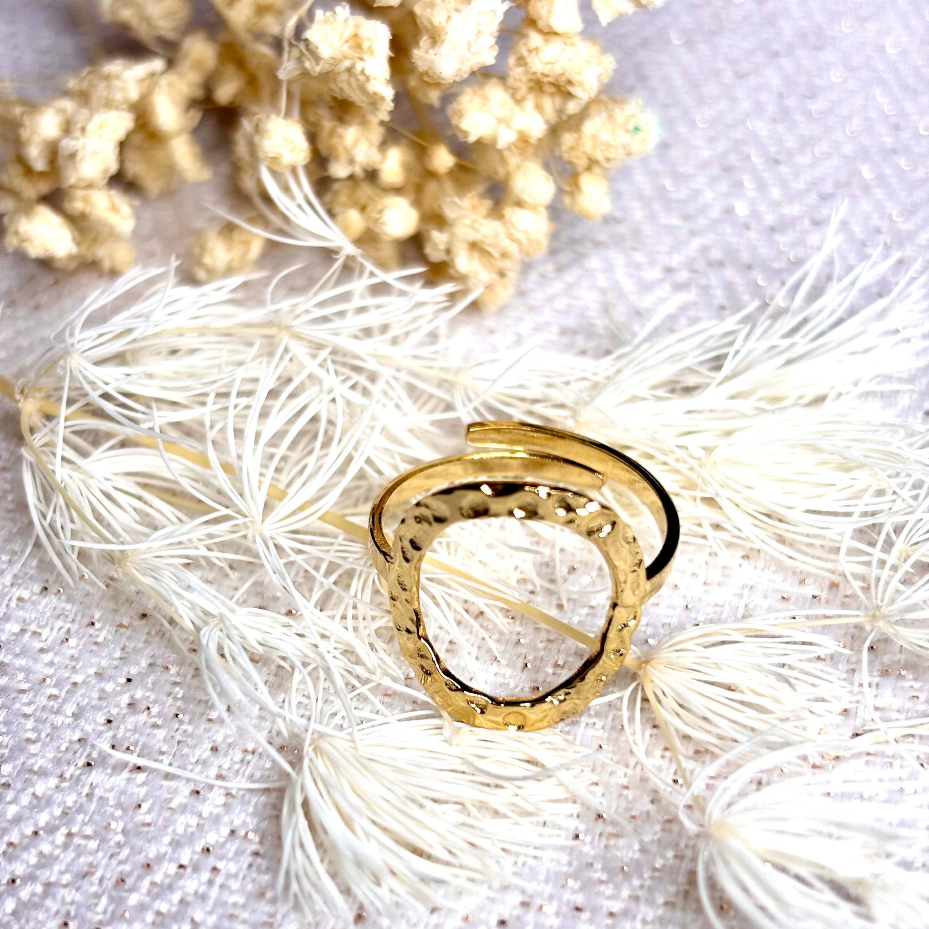 Bague cercle martelé acier inoxydable doré Alya