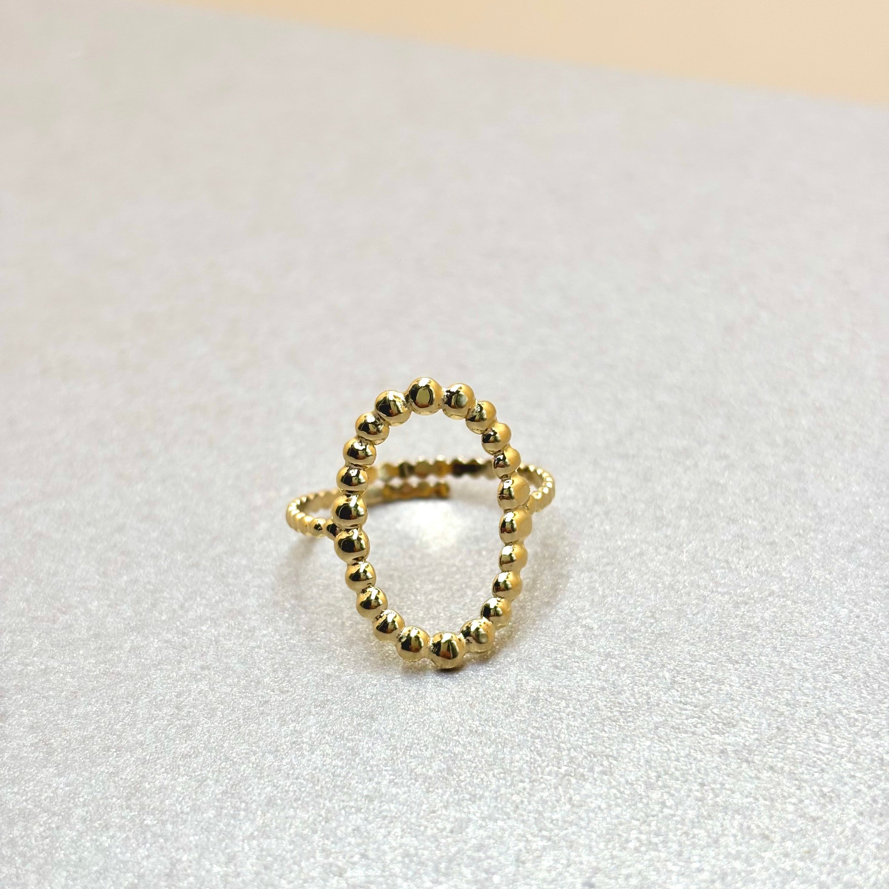 Bague ovale ajourée en acier doré effet perlé ajustable