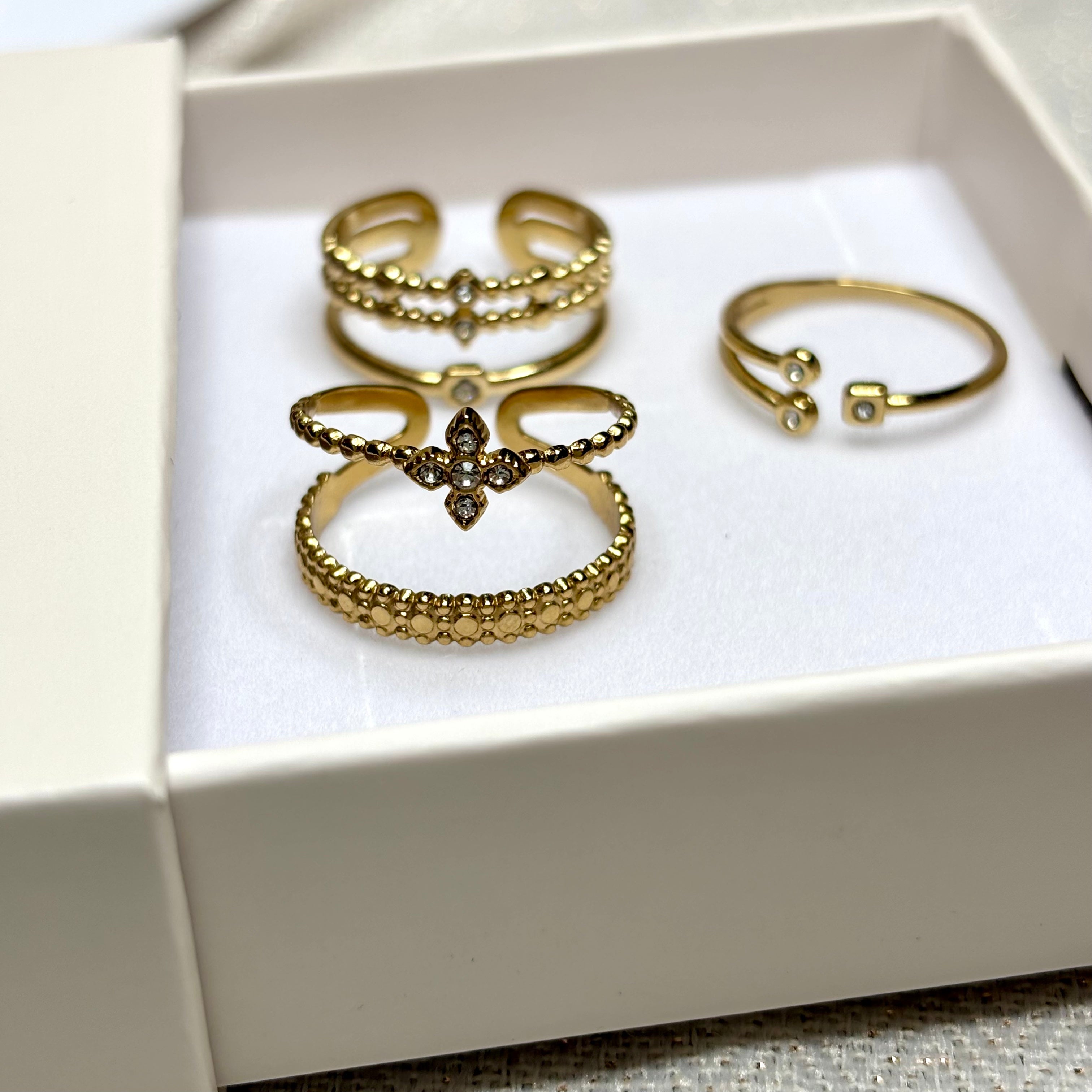 3 bagues acier Mya inoxydable doré multirangs oxyde de zirconium et bague Mary acier inoxydable doré cristaux double rangs et bague Alix acier inoxydable doré 3 cristaux