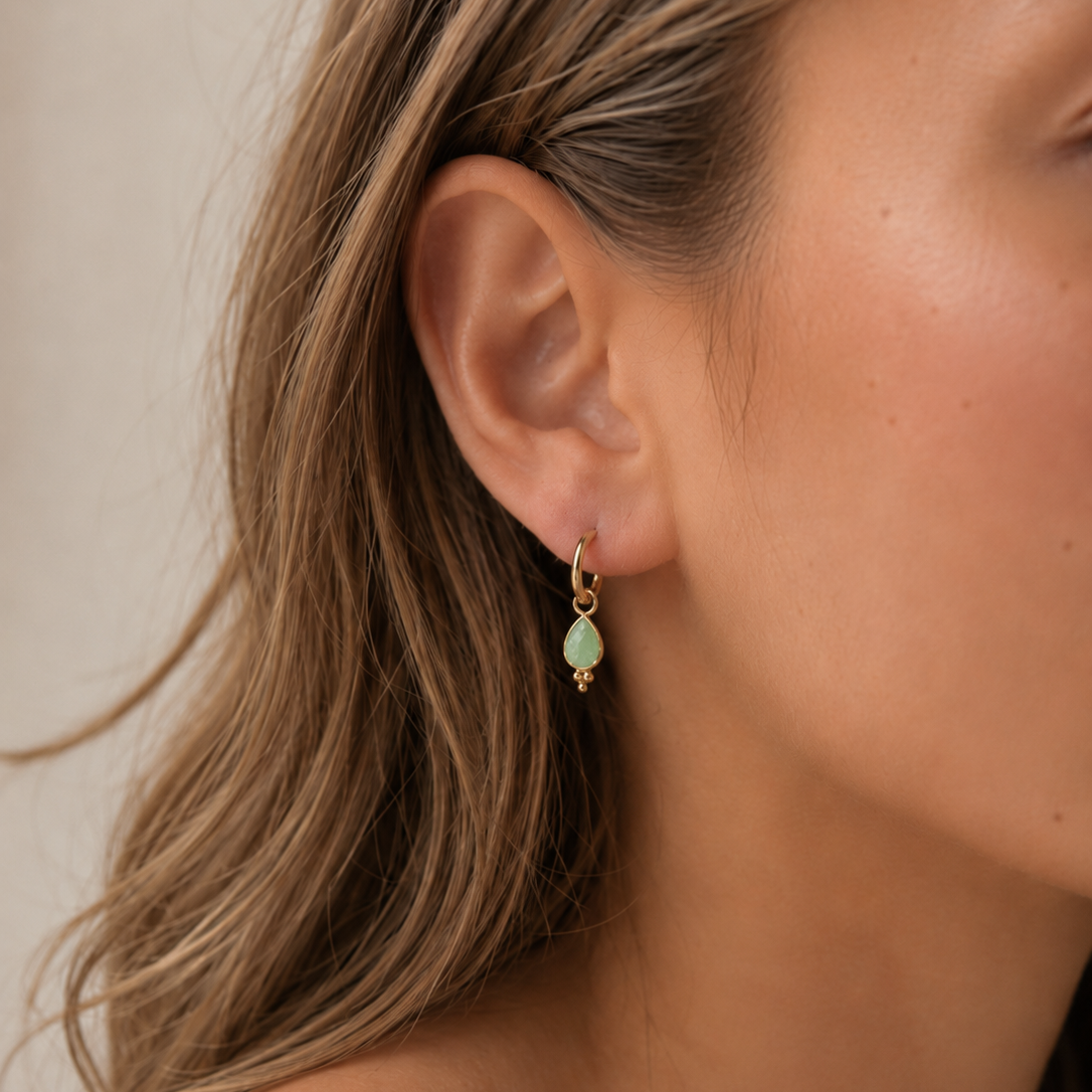 Boucles d'oreilles goutte pierre naturelle aventurine verte portées