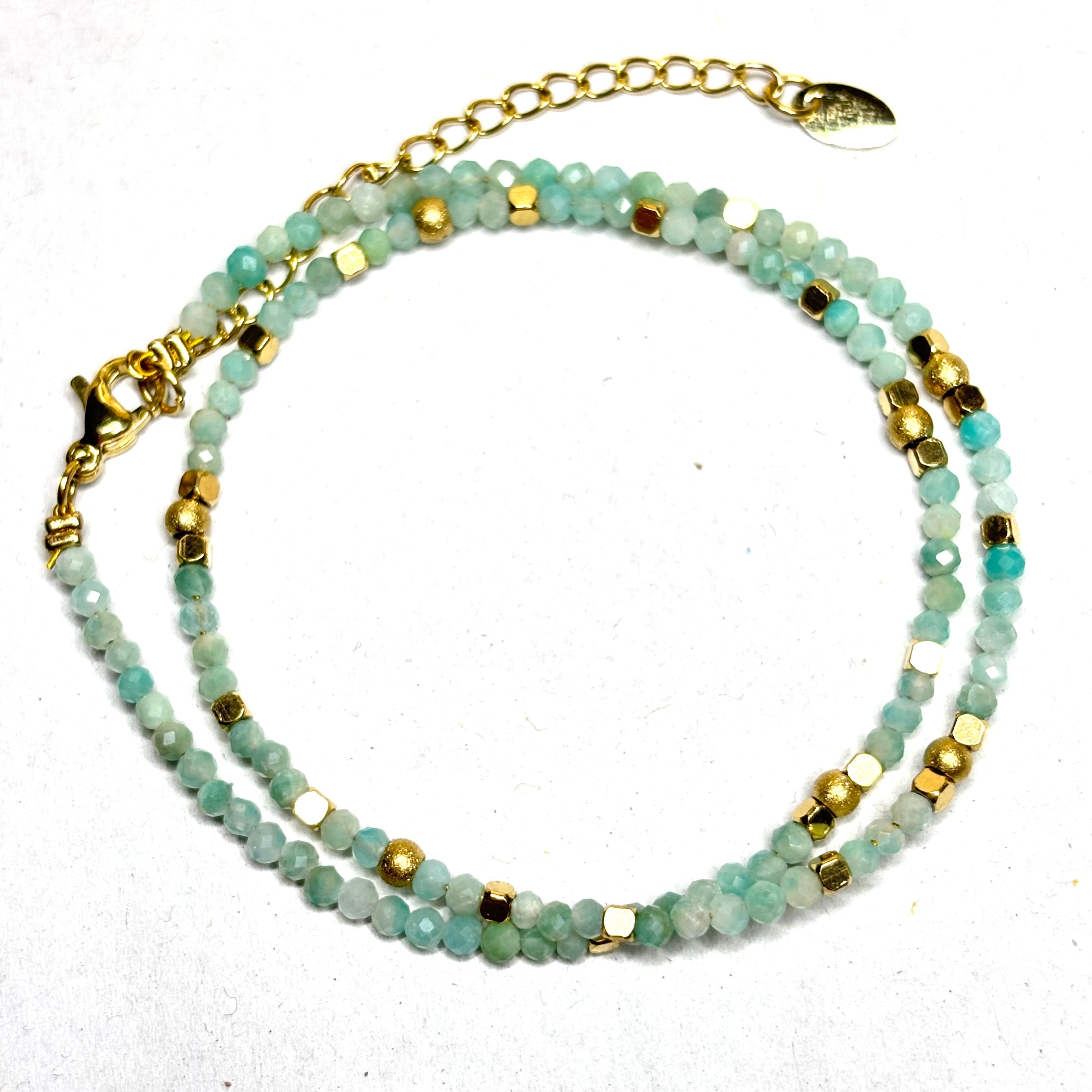 Bracelet en pierre naturelle amazonite et hématites dorées et acier inoxydable