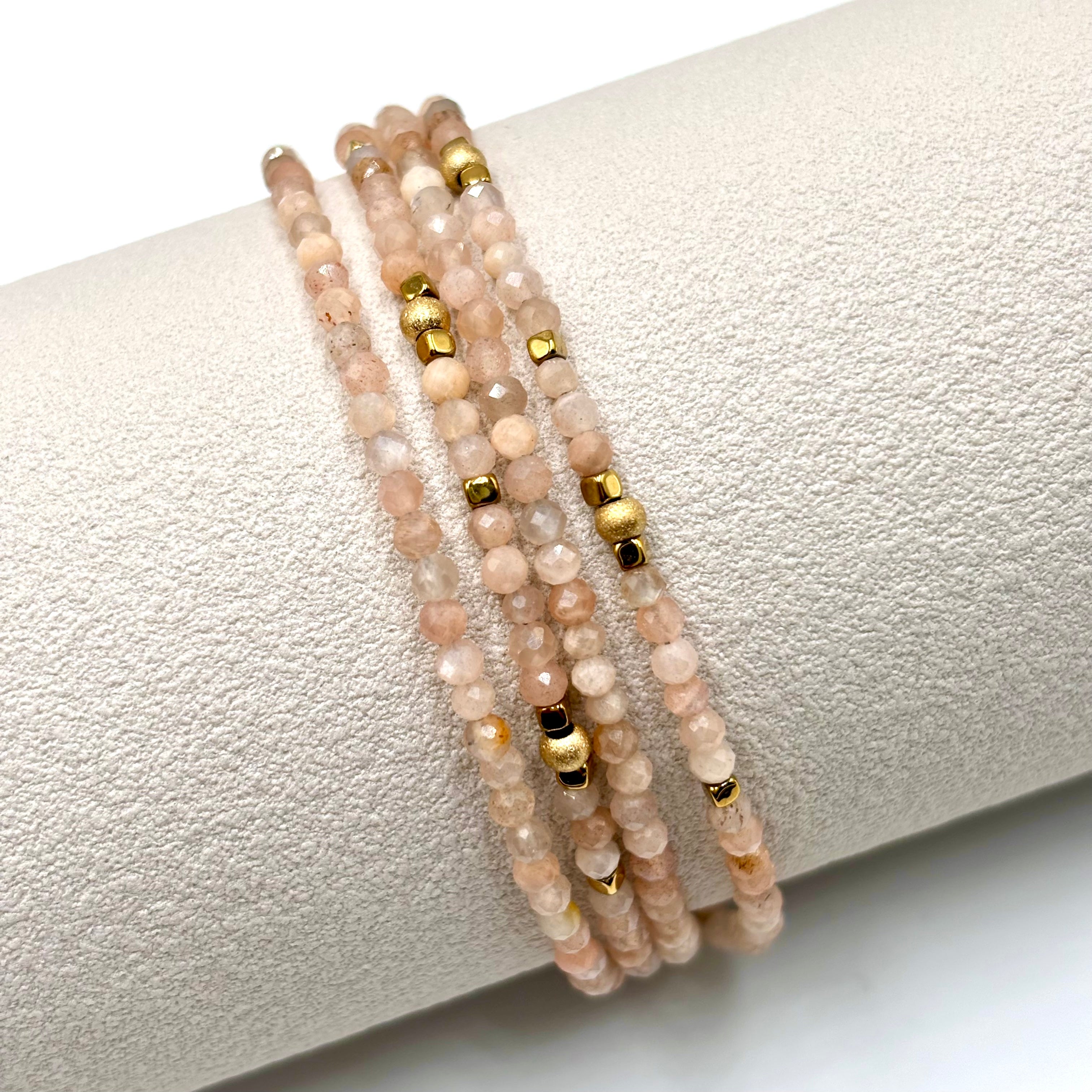 Bracelet Luzia pierre de soleil naturelle et acier inoxydable doré