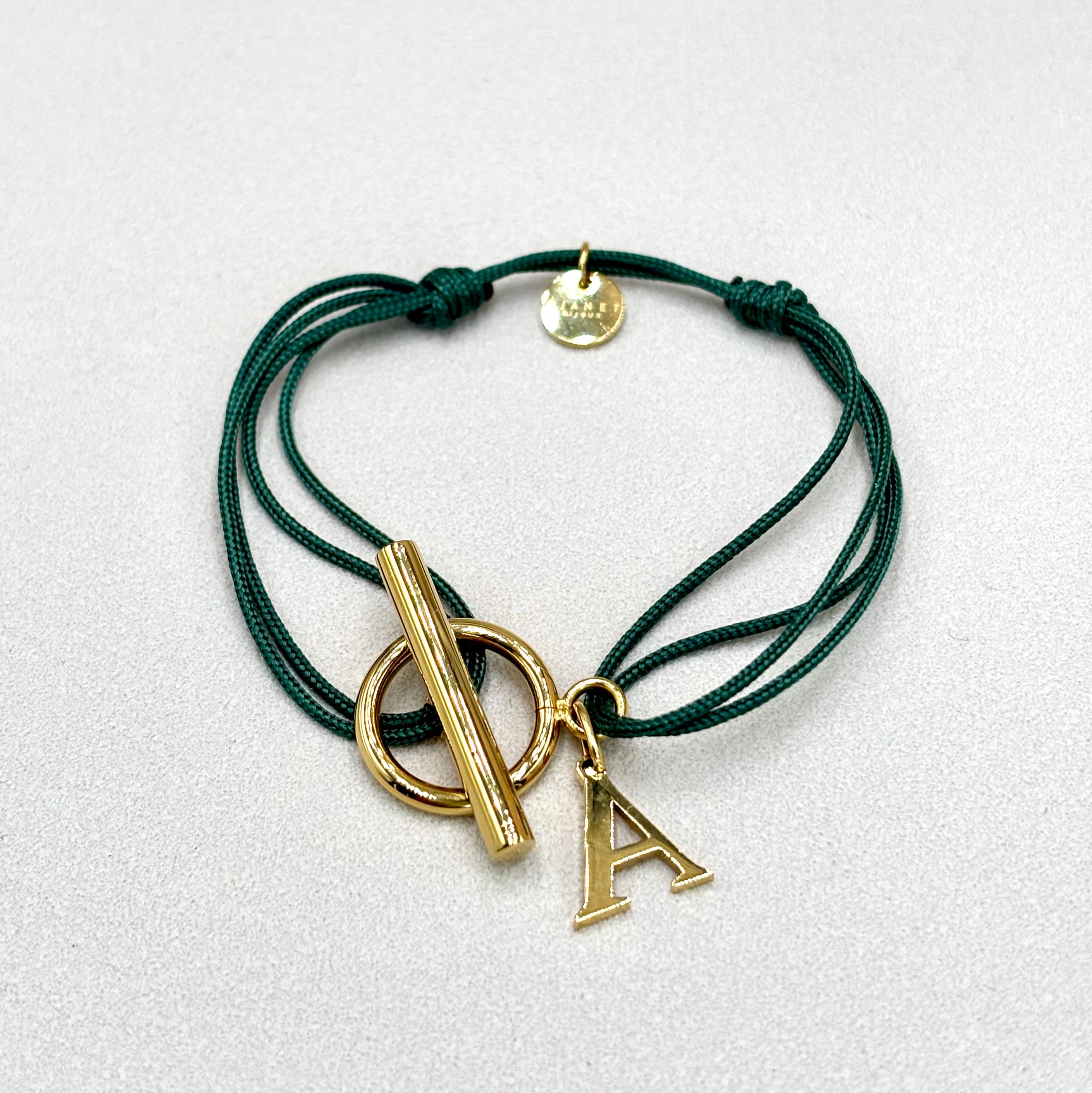 Bracelet cordon doublé vert personnalise avec lettre initiale fermoir T Toggle en acier inoxydable dore