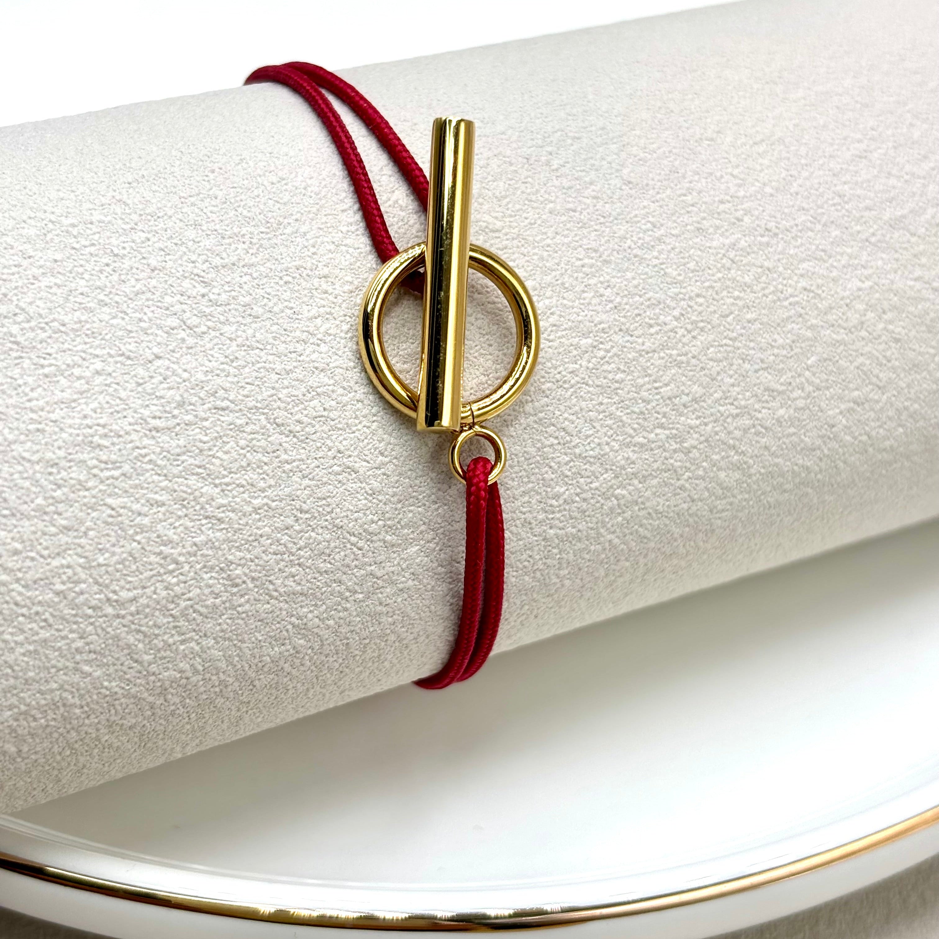 Bracelet cordon rouge à noeuds coulissants fermoir T en acier inoxydable doré à l'or fin
