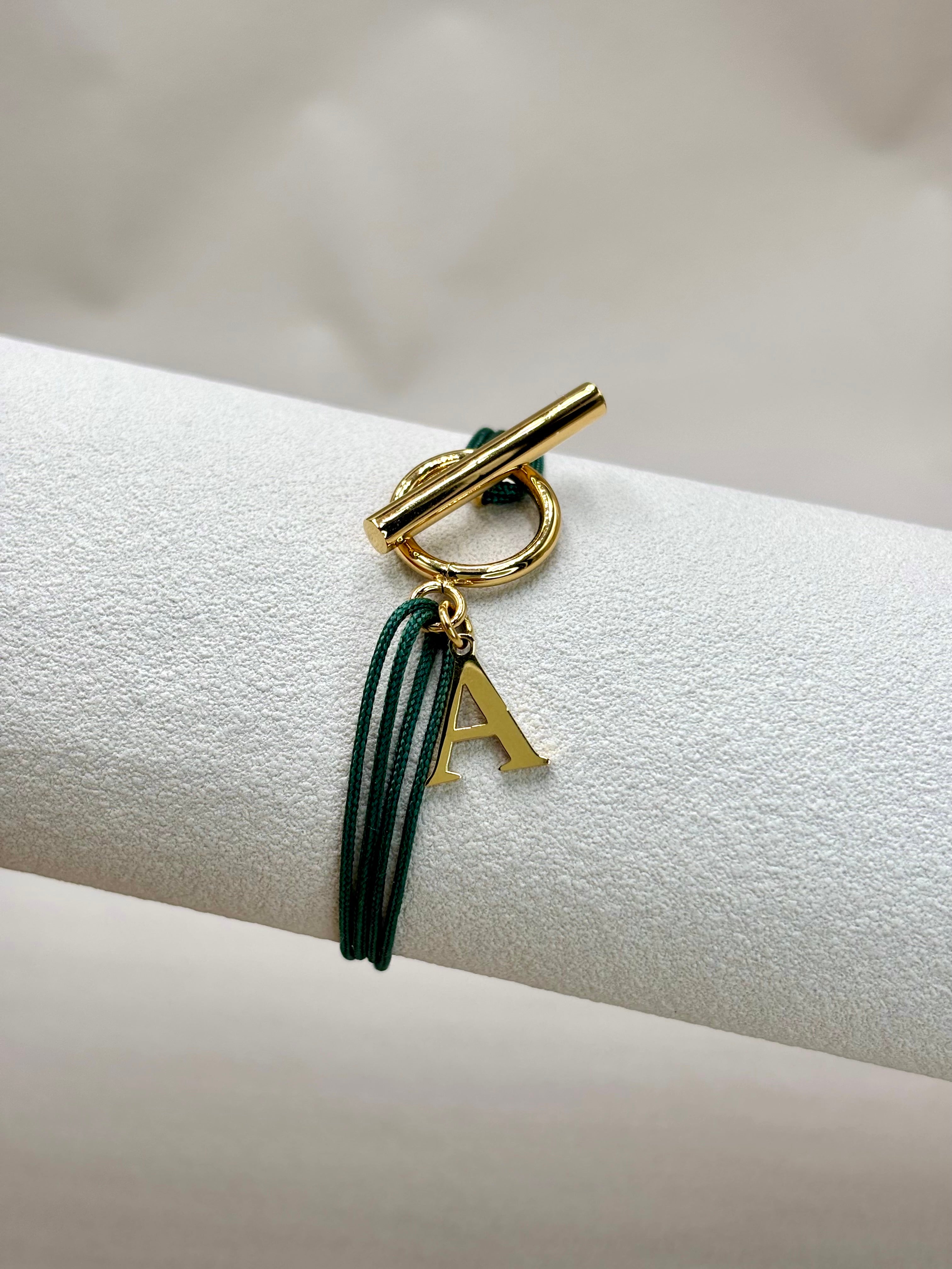 Bracelet double cordon vert personnalise avec lettre initiale fermoir T Toggle en acier inoxydable dore