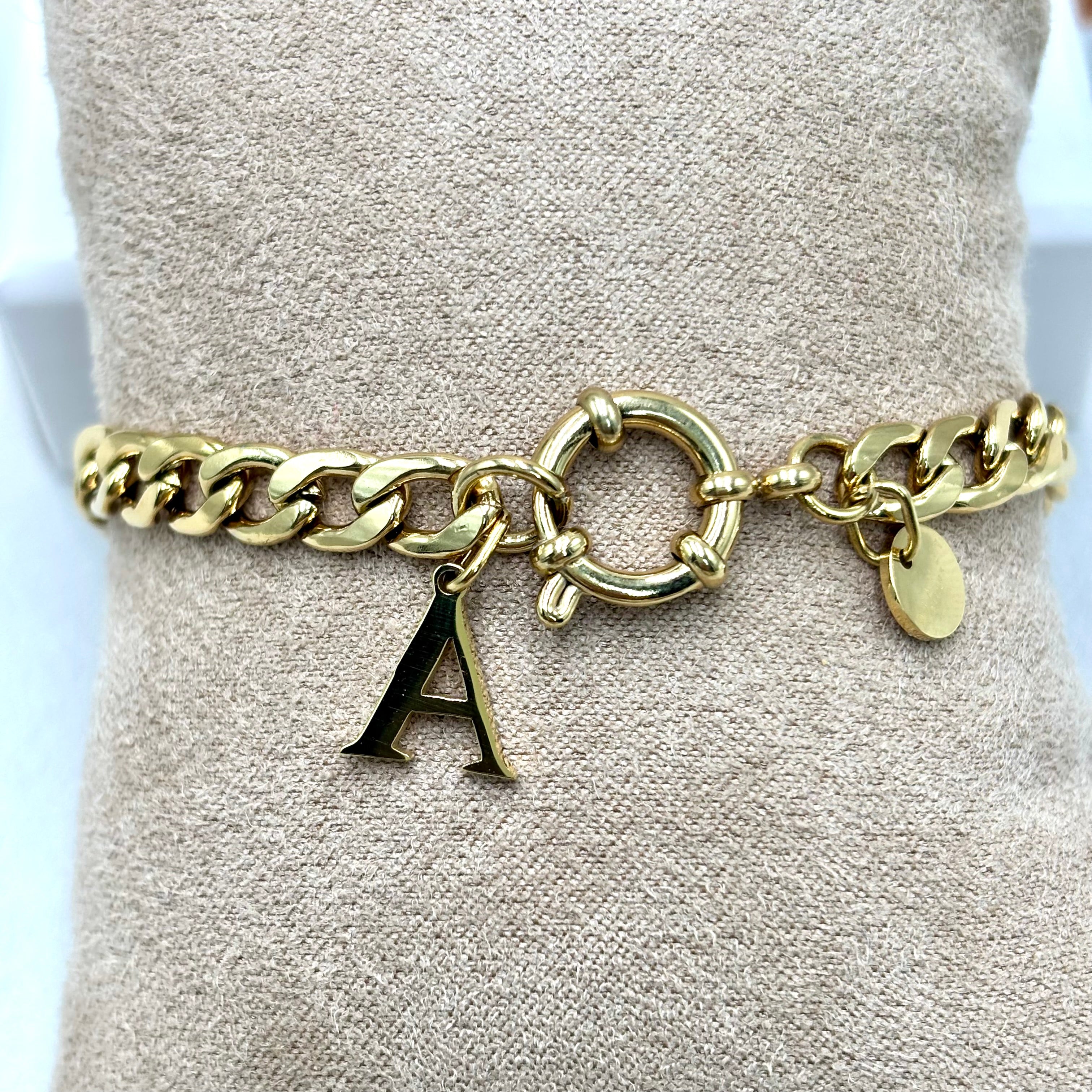 Bracelet gourmette en acier inoxydable doré avec fermoir mousqueton rond bouée et pendentif initiale