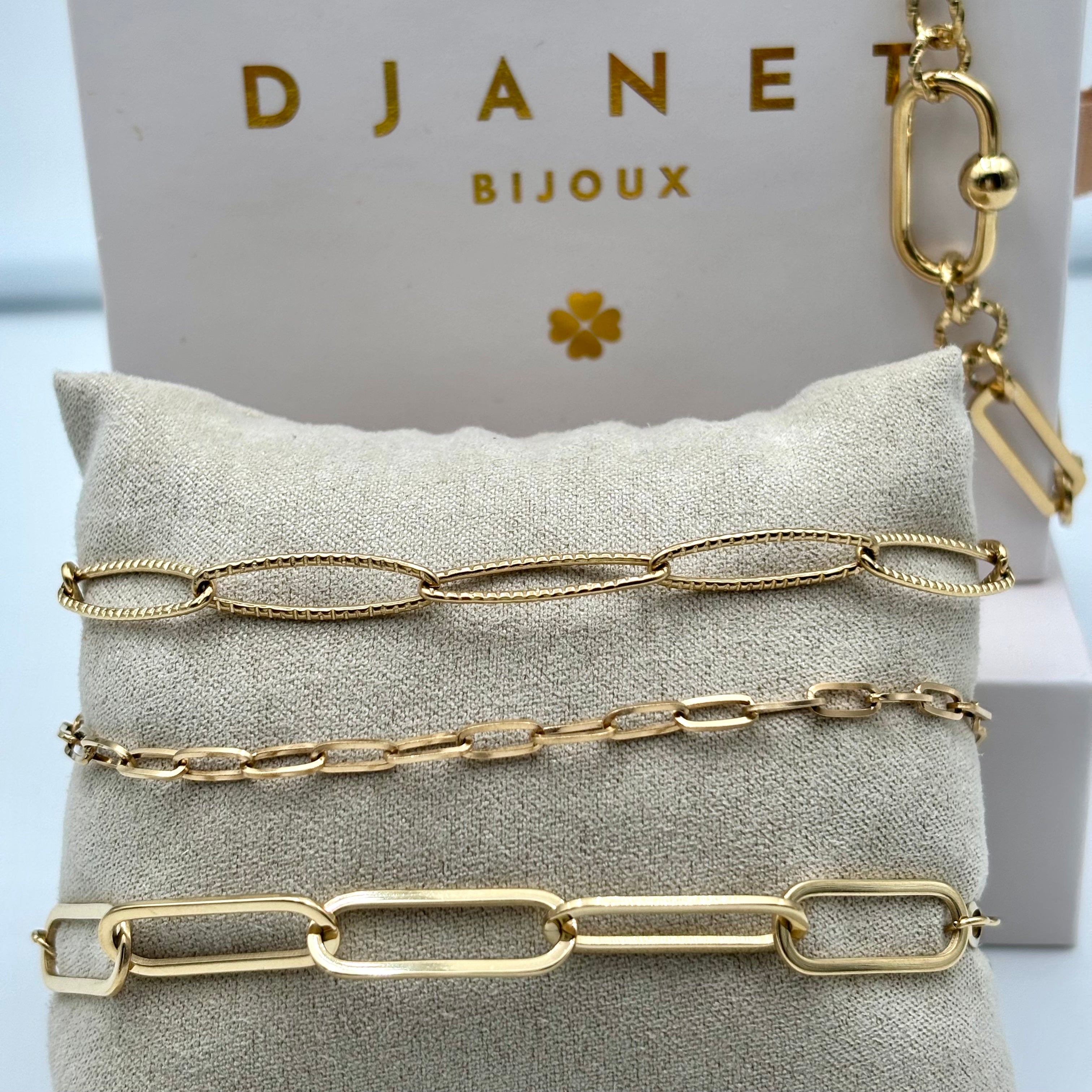 4 Bracelets chaine maillons locker présentés avec boite cadeau Djanet Bijoux et petits coussins