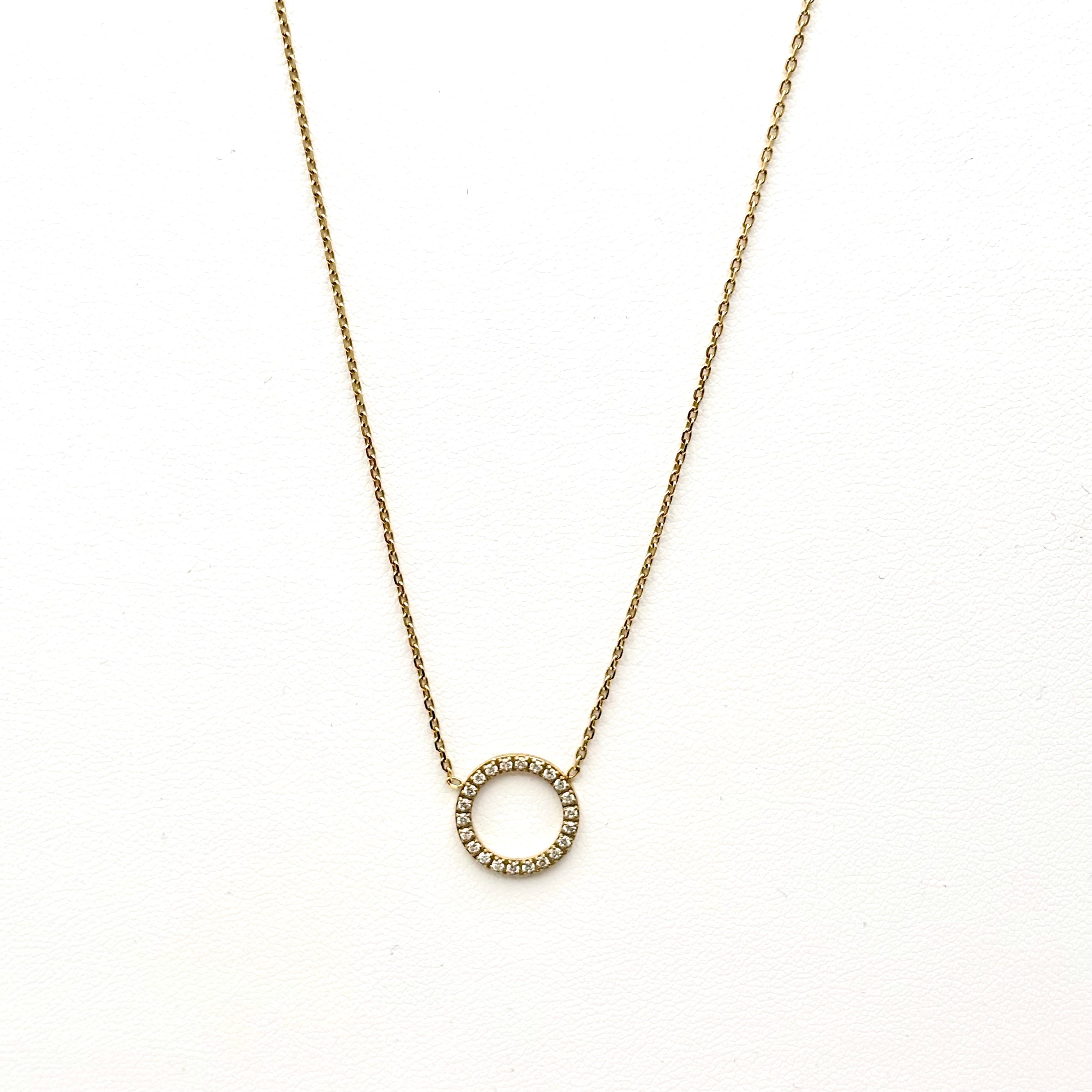 Collier chaine en acier inoxydable orné d'un pendentif motif cercle serti d'oxydes de zirconium