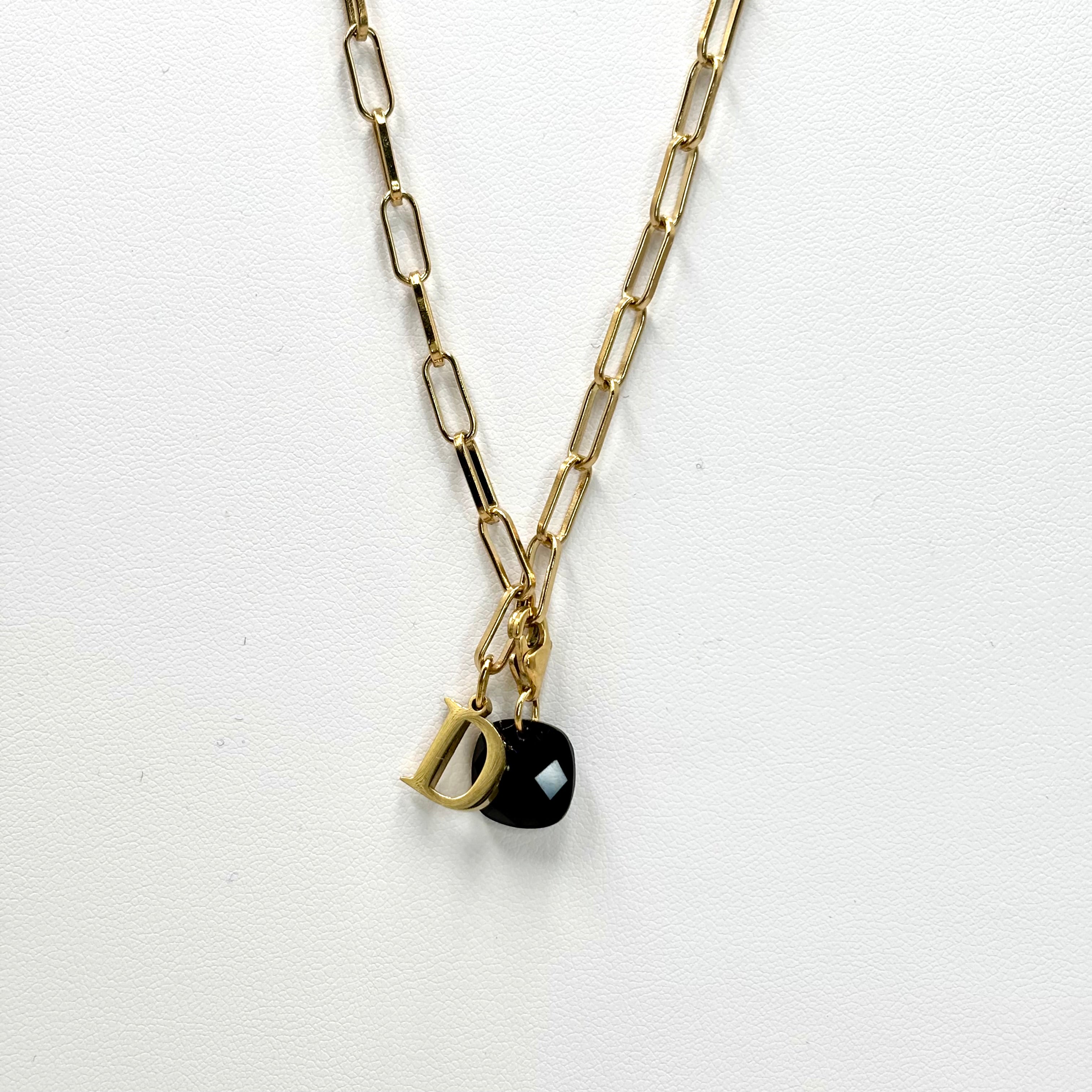 Collier Personnalise grandes mailles ovale Initiales en acier inoxydable doré à l'or fin et charm pierres naturelles carré oeil de chat rose noir