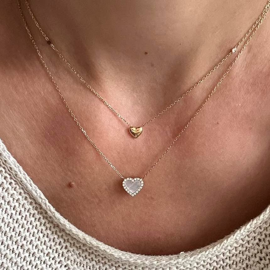 Deux Colliers chaine fine en acier inoxydable doré à l'or fin 14 K Nacre et zirconium