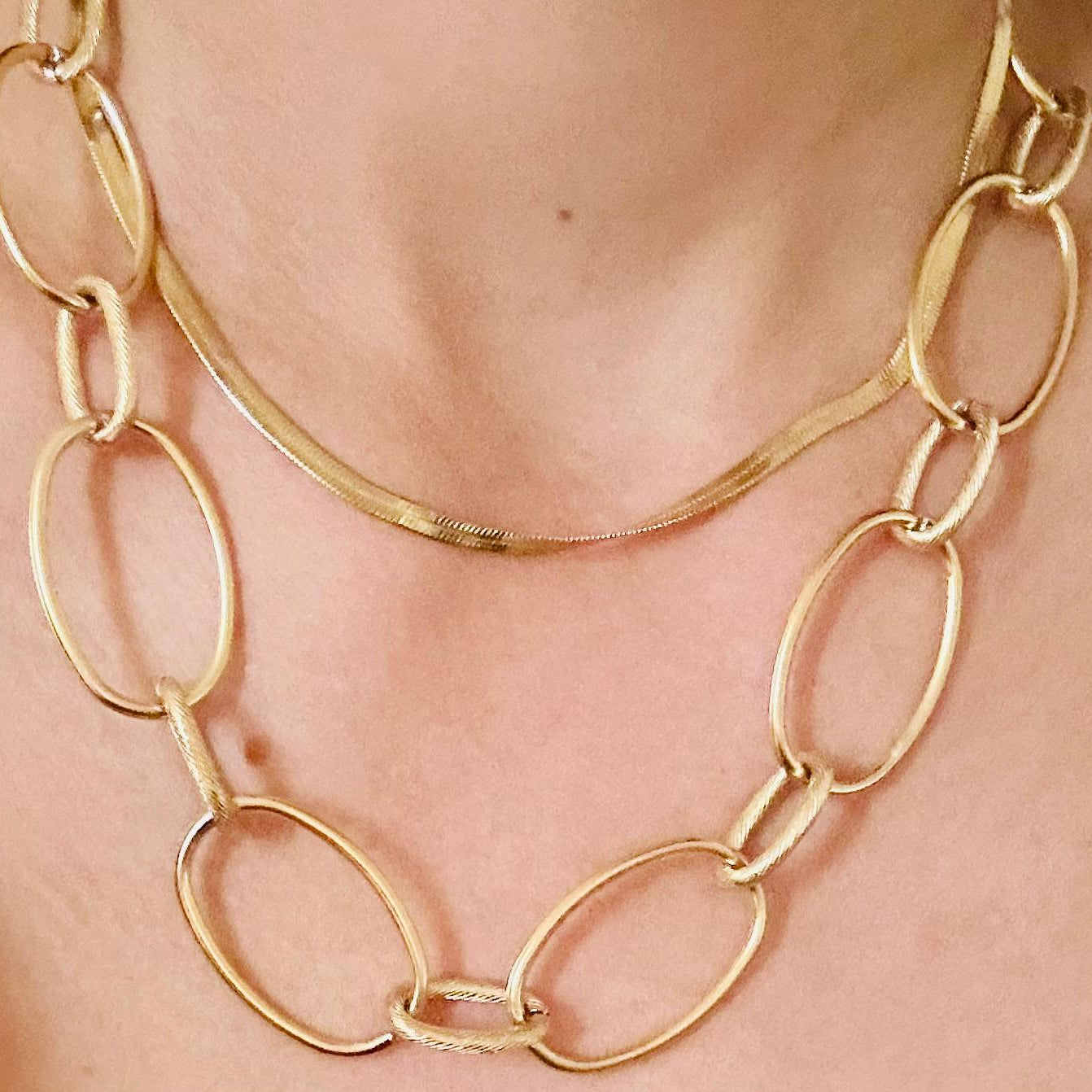 Collier grandes mailles en acier inoxydable dore a l'or fin