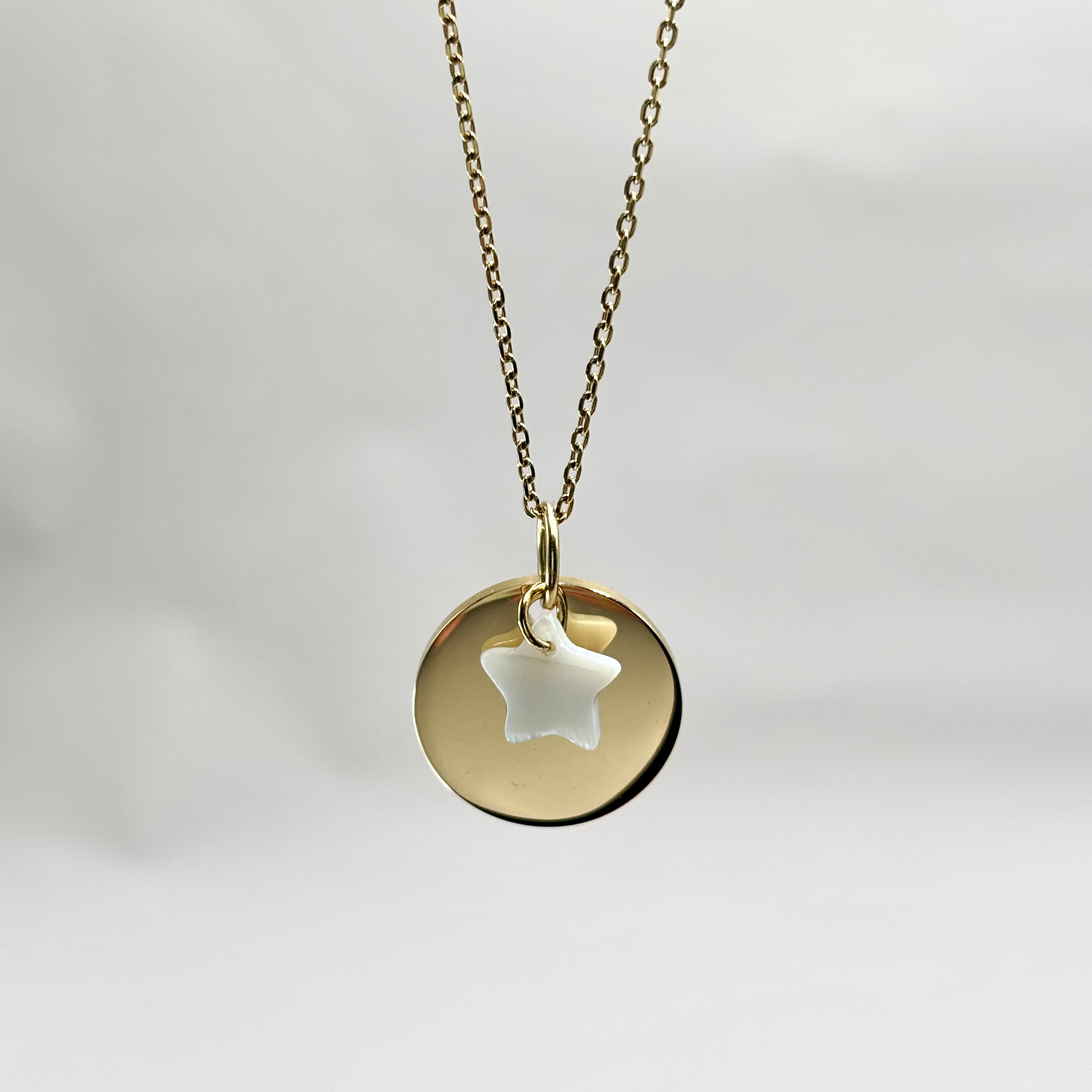 Collier personnalisé medaille a graver sur chaine en acier inoxydable dore a l'or fin orne d'une étoile en nacre