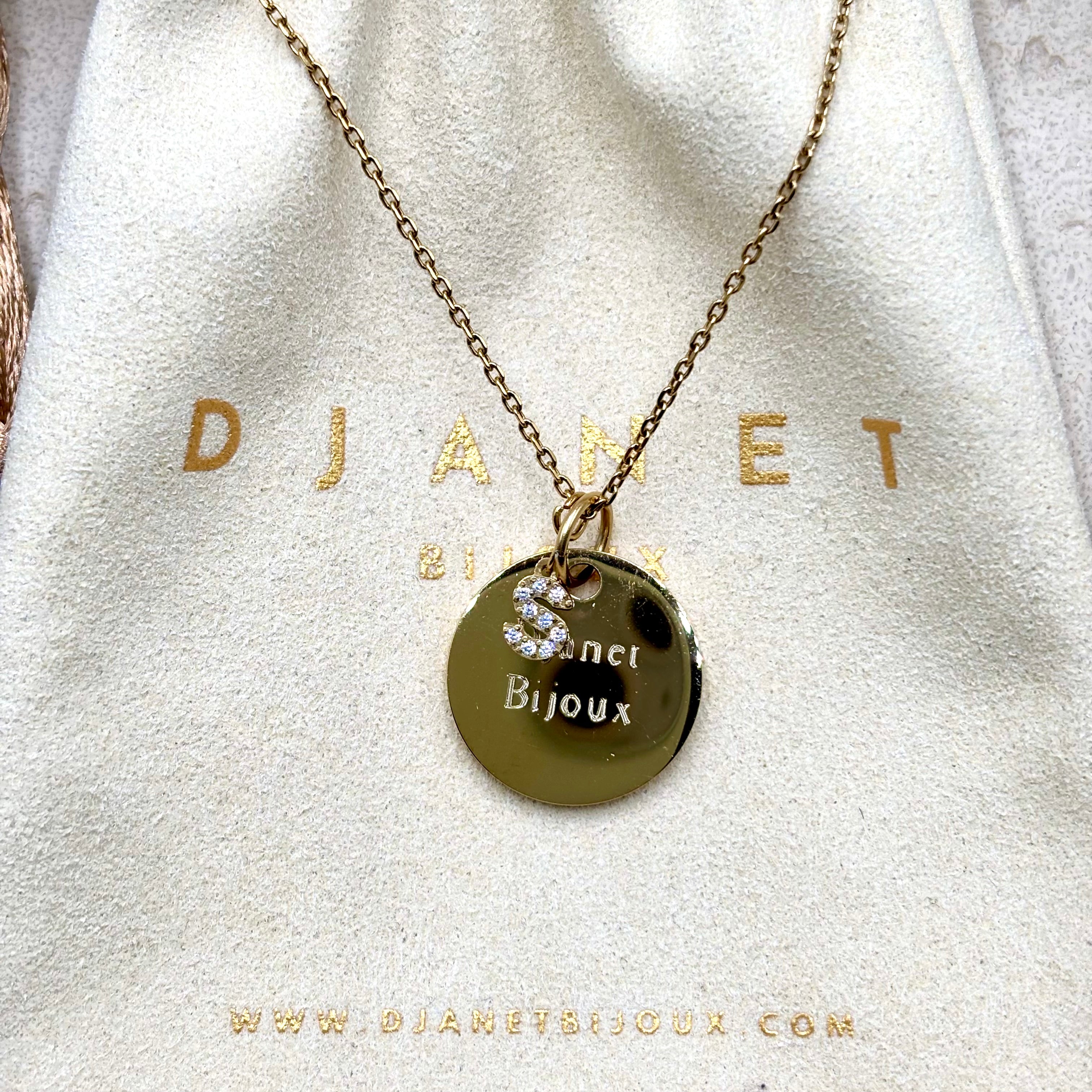 Collier personnalisé en acier inoxydable 316L doré 14K avec médaille à graver et lettre initiale en oxydes de zirconium