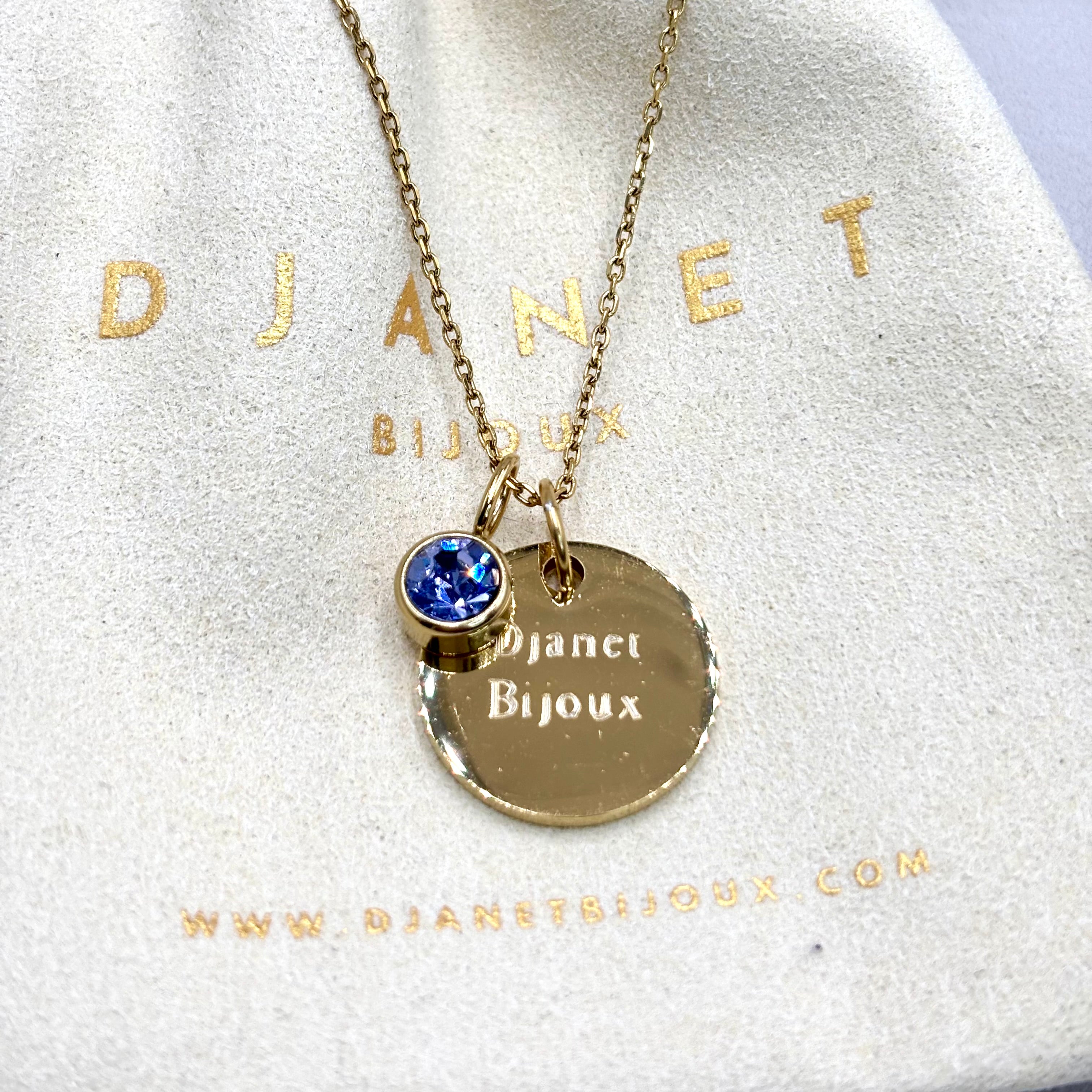 Collier médaille gravée en acier doré Djanet Bijoux et pierre de naissance