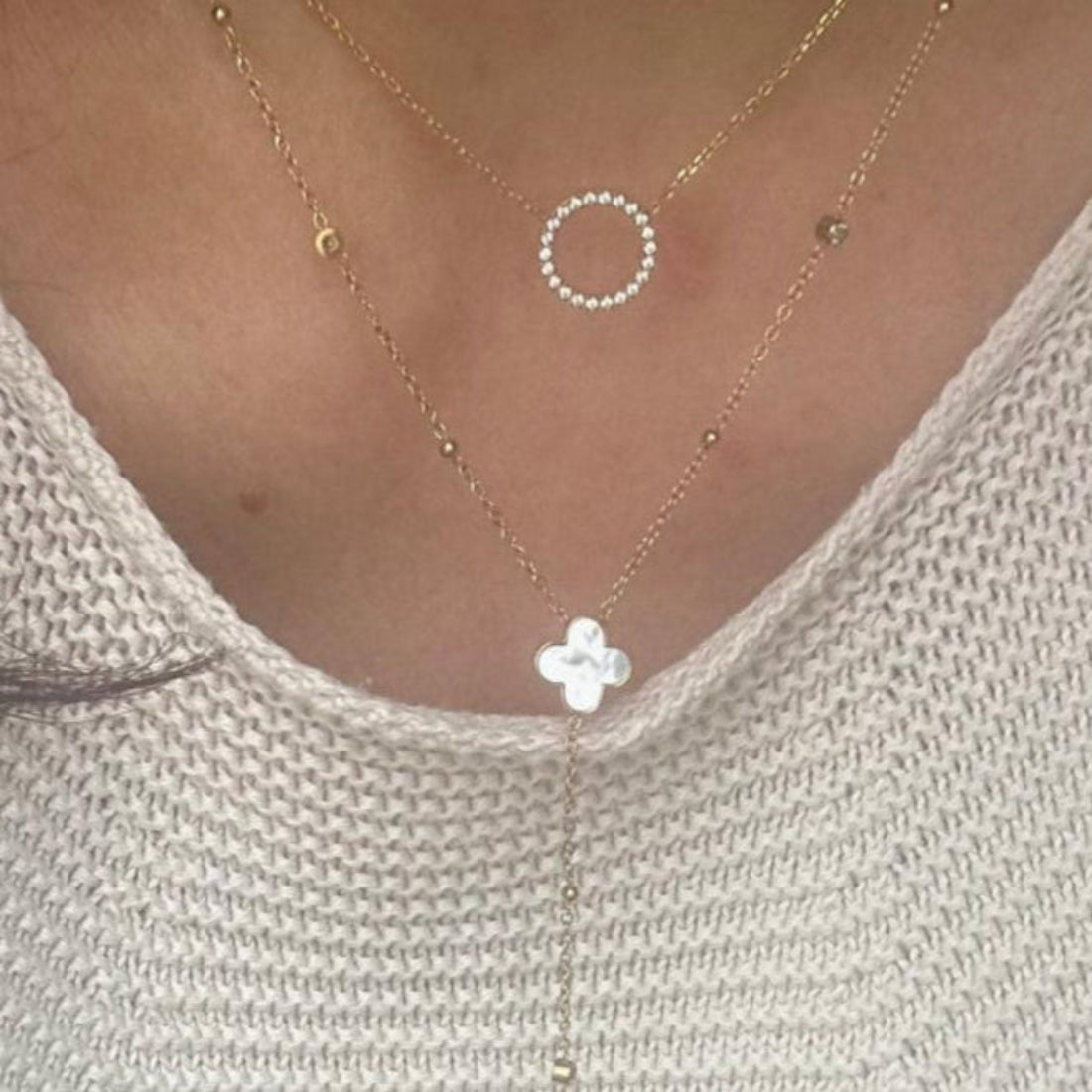 Colliers acier inoxydable doré à l'or fin et cercle ajouré serti de zirconium et collier cravate trèfle zirconium DJANET BIJOUX