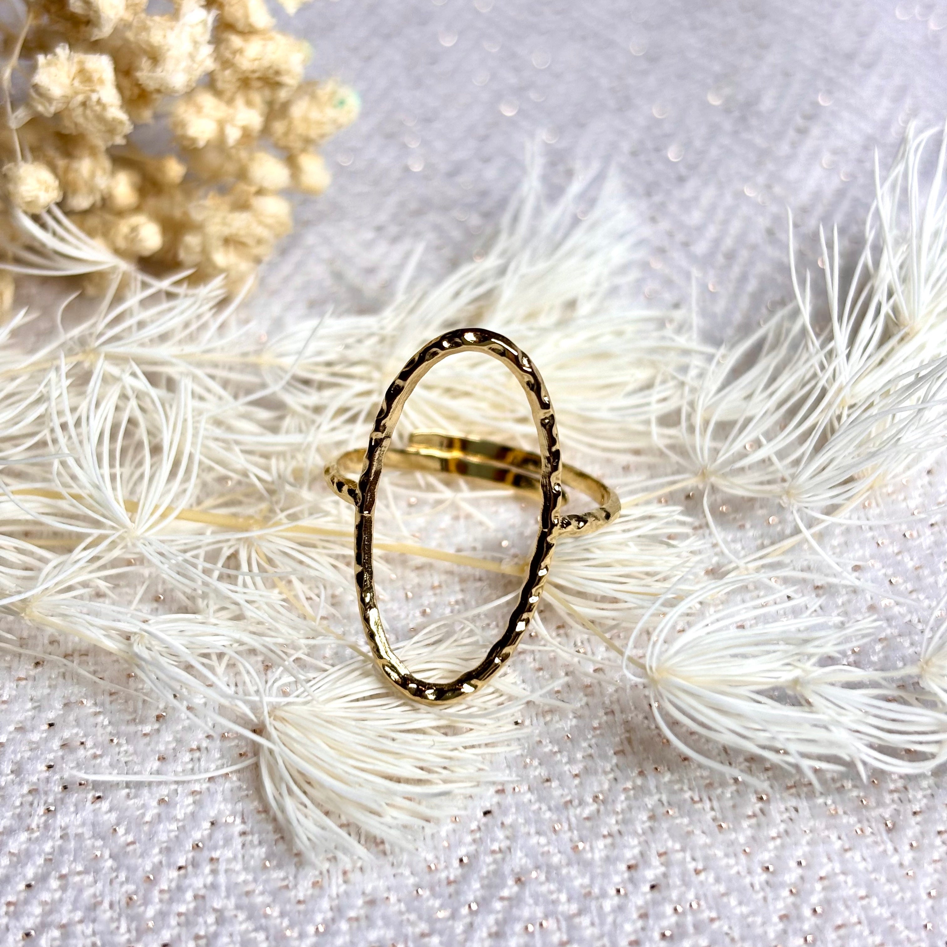 Bague fine ovale martelé acier inoxydable doré Thelma