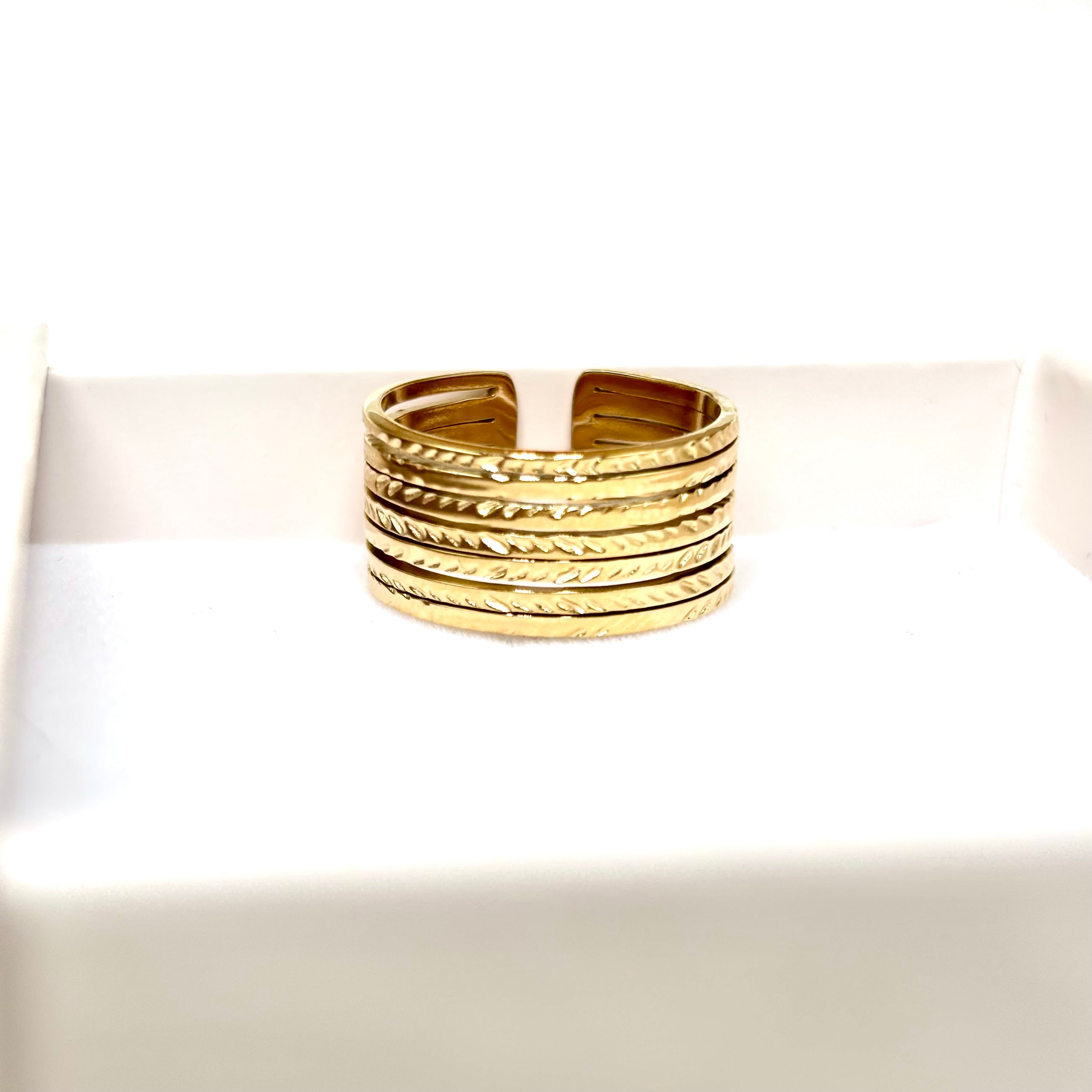 bague acier inoxydable doré large martelée striée ajustable