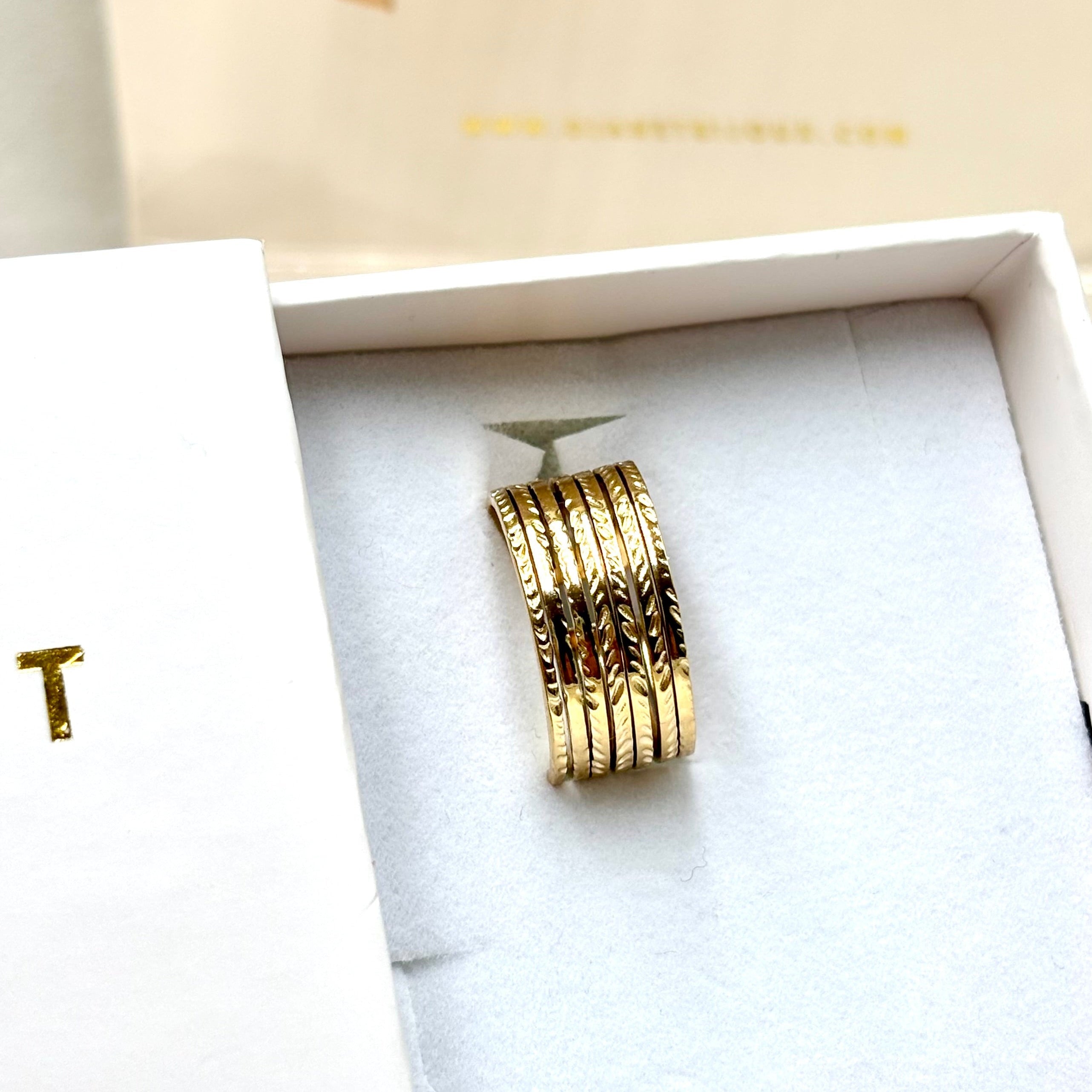 bague acier inoxydable doré large martelée striée ouverte femme