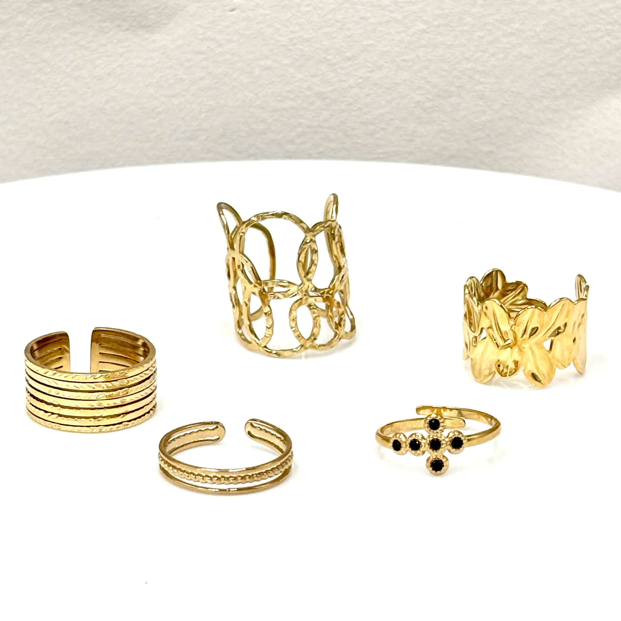 Bague dorée femme : tendances, styles et inspirations pour sublimer votre look