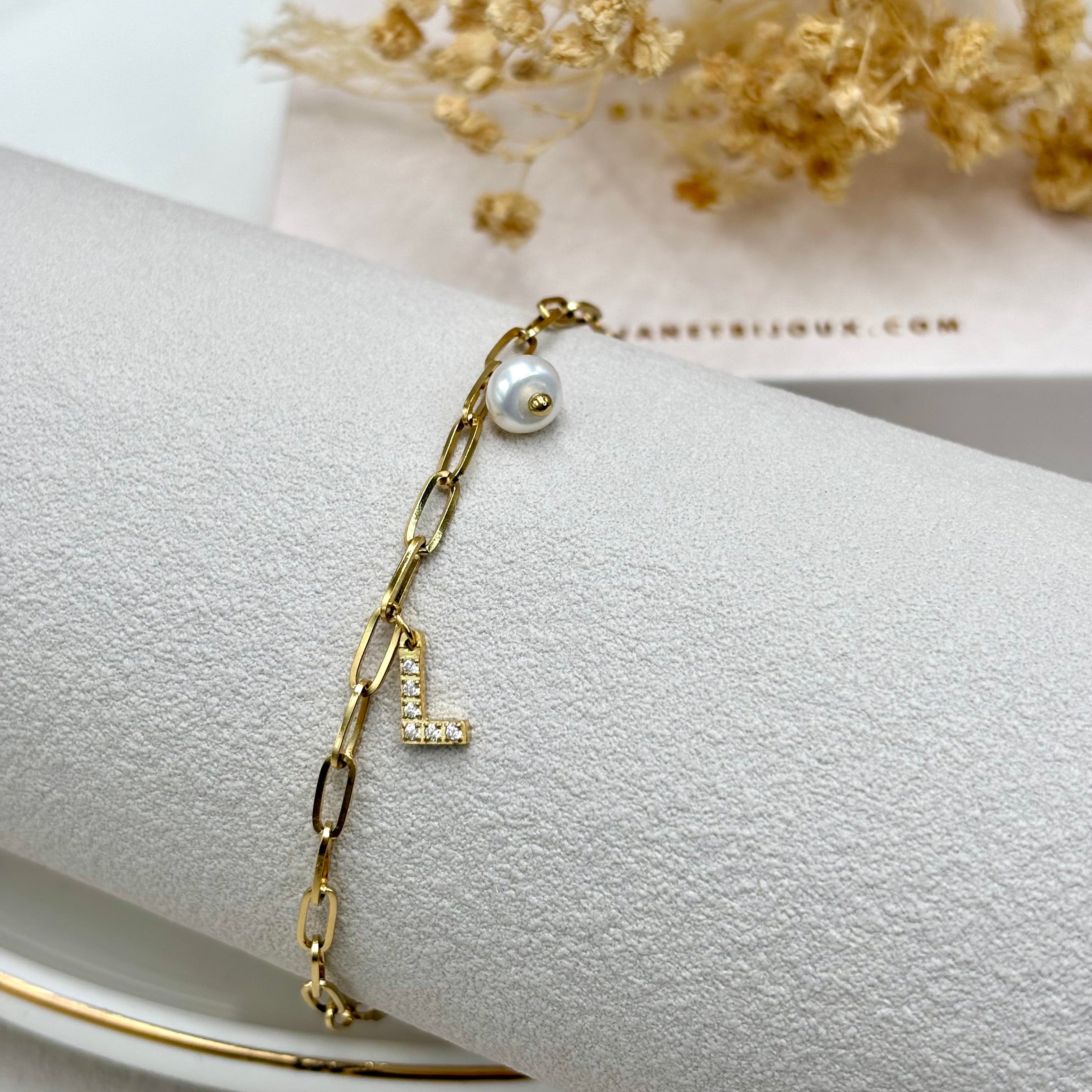 Bracelet personnalisé initiale femme perle eau douce acier doré lettre zirconium
