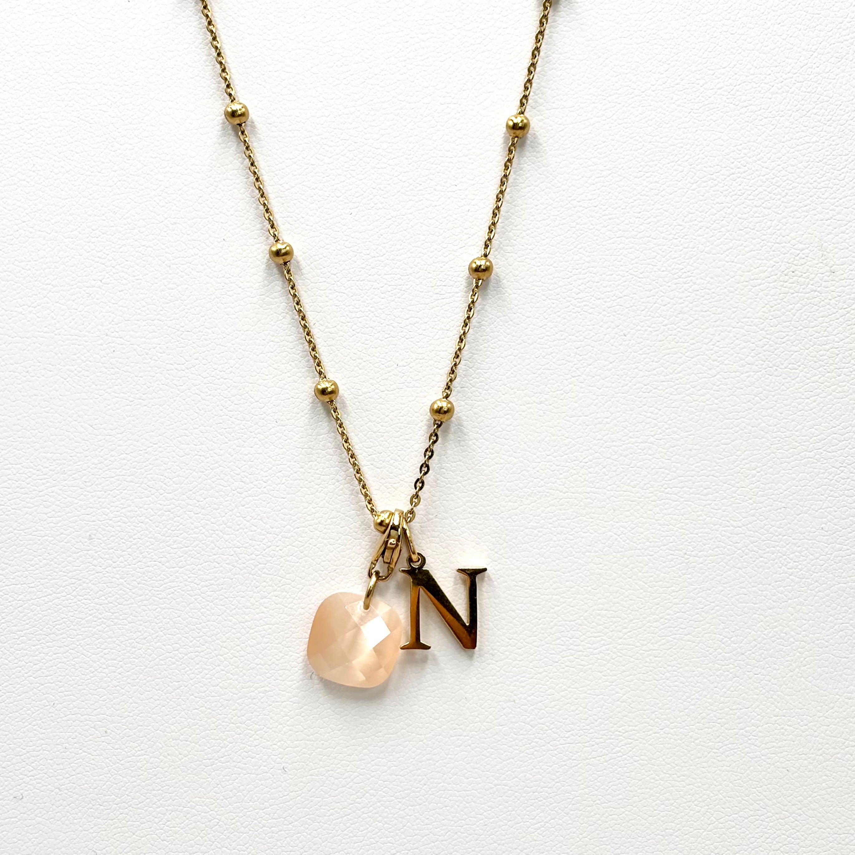 Collier Personnalisé Femme Lettre Initiale & Pierre Naturelle – Djanet Bijoux