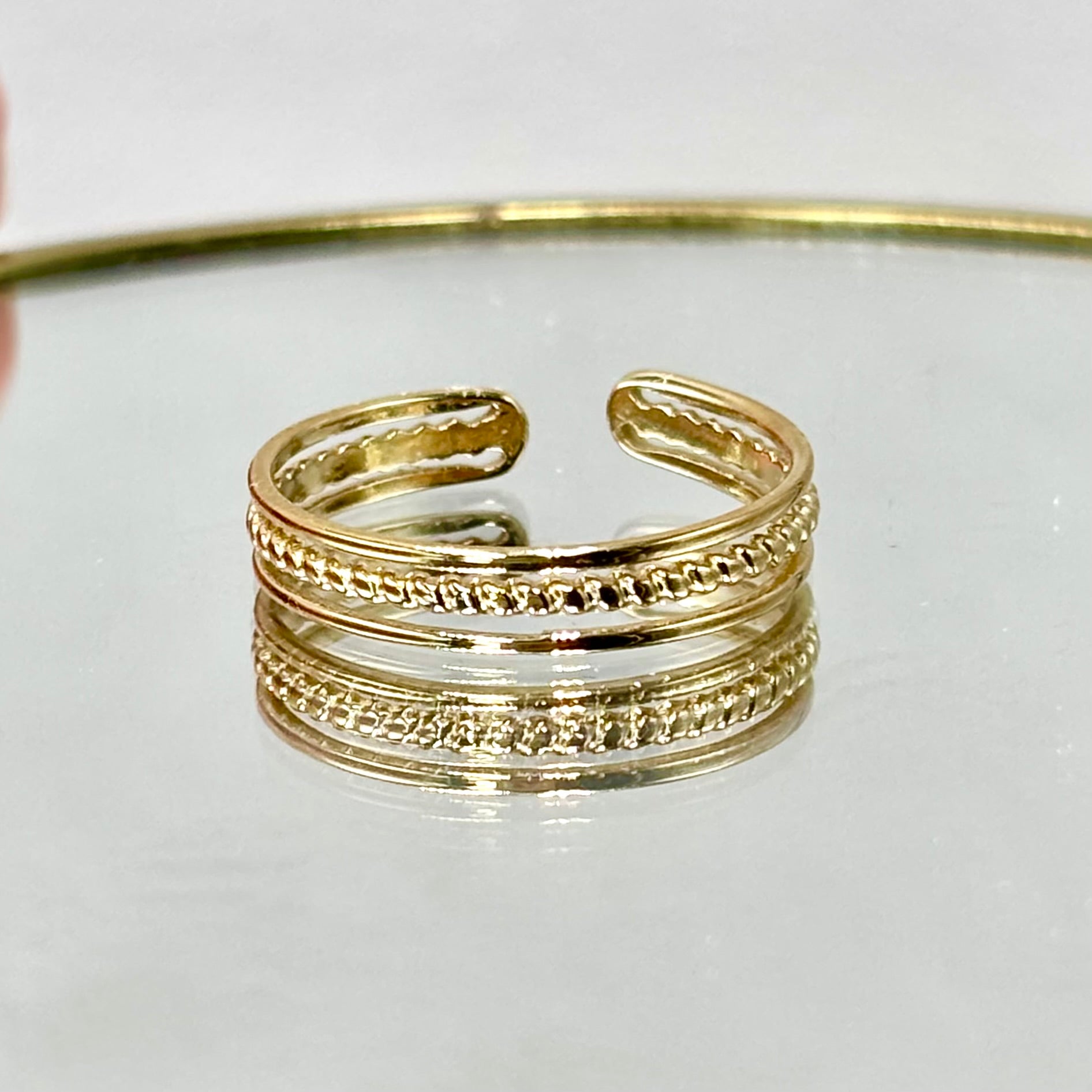 Bague en acier inoxydable doré femme 3 anneaux 1 rang torsadé entre 2 rangs lisses 