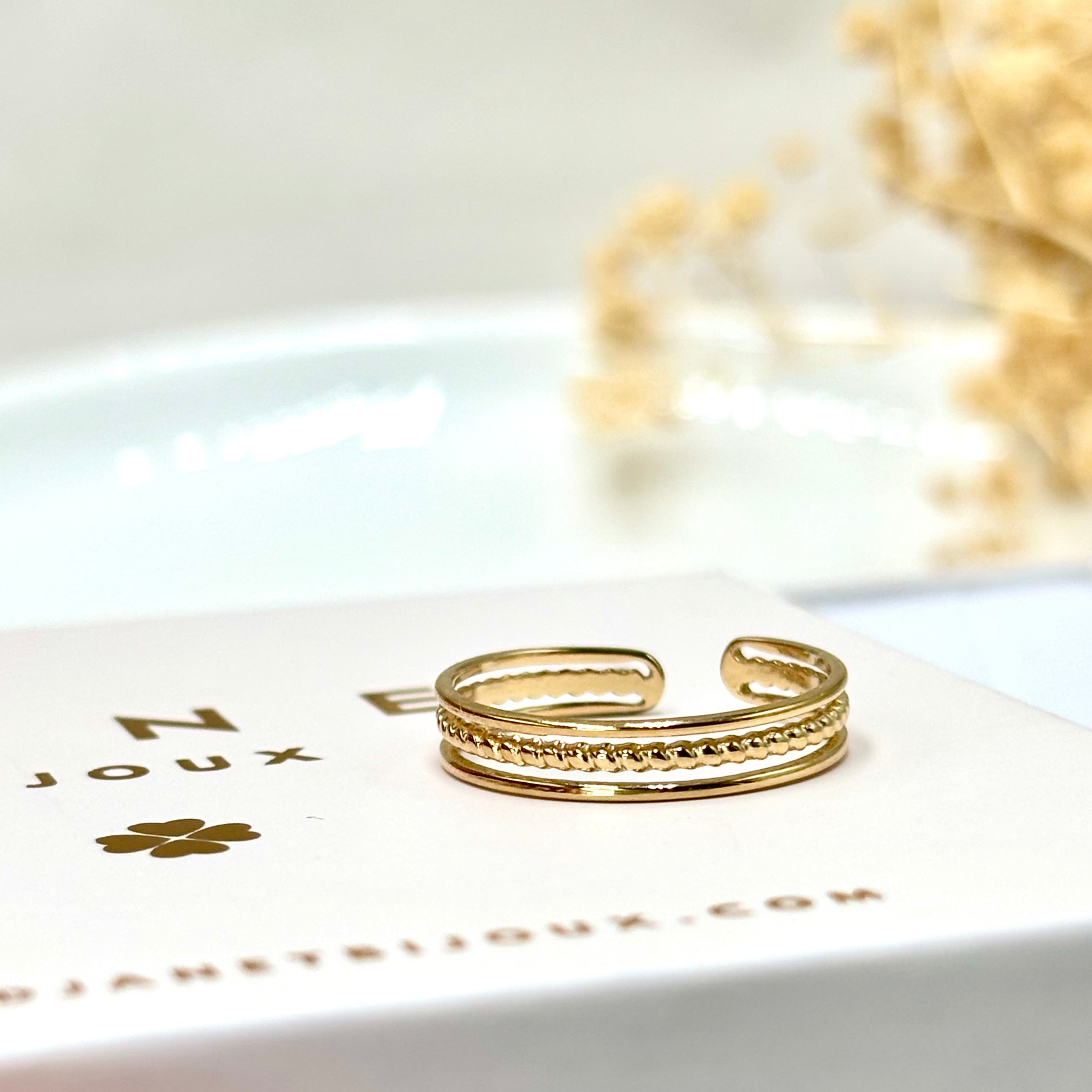 Bague en acier inoxydable doré  femme ouverte ajustable 3 anneaux texturés et lisses 
