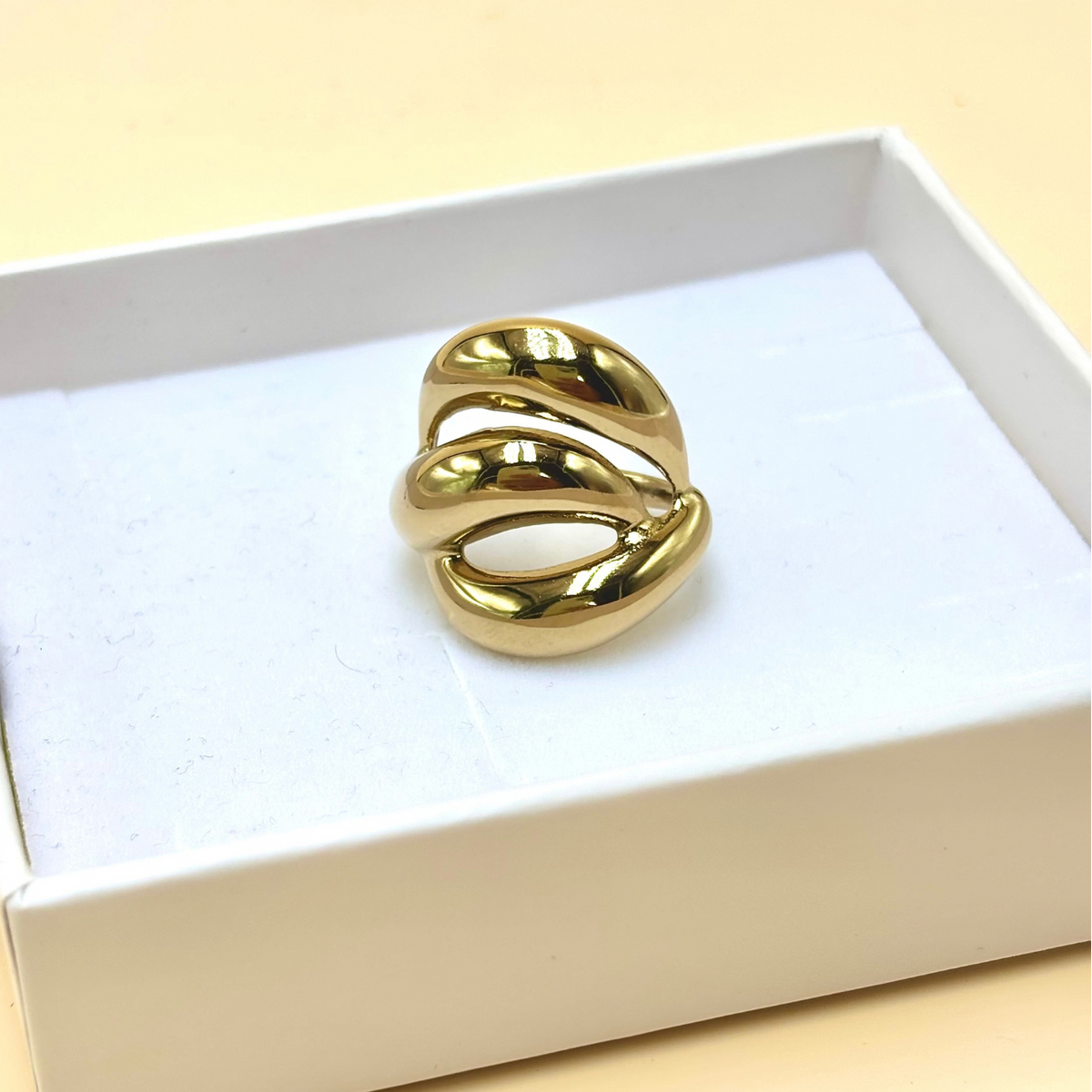 Bague en acier inoxydable doré trois vagues entrelacées ajourées 