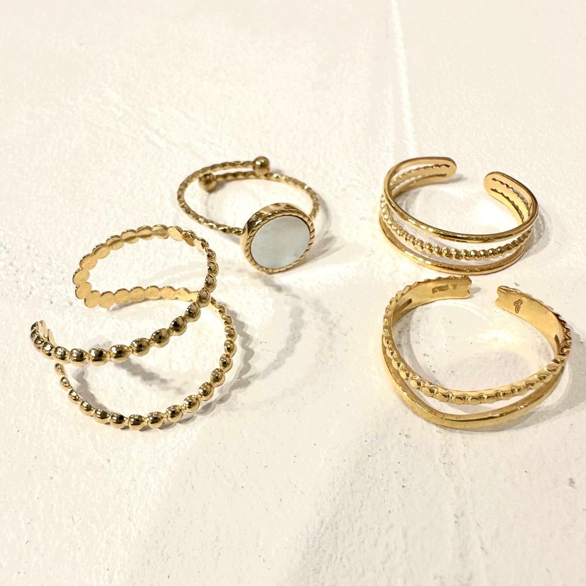 4 Bagues fines acier inoxydable doré effet texturé