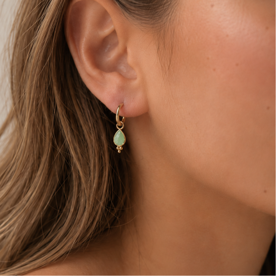 Boucles d'oreilles goutte pierre naturelle aventurine verte portées