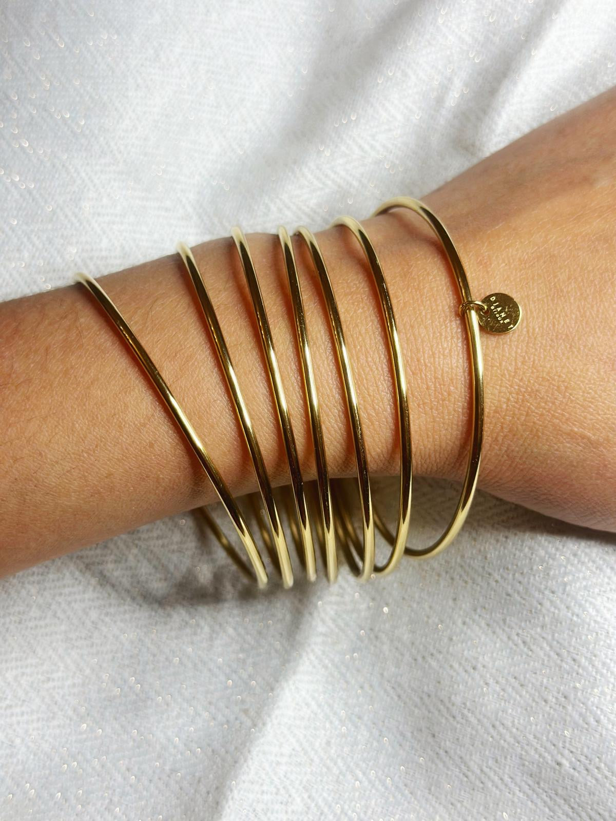 Semainier sept bracelets en acier inoxydable doré à l'or fin 