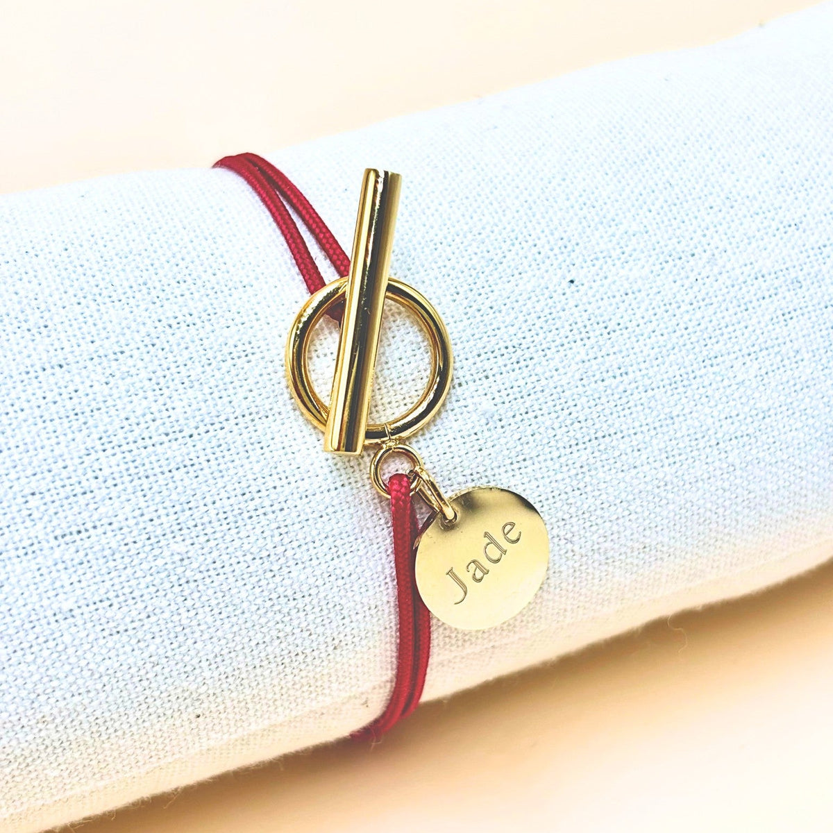 Bracelet cordon personnalisé fermoir T médaille gravée 