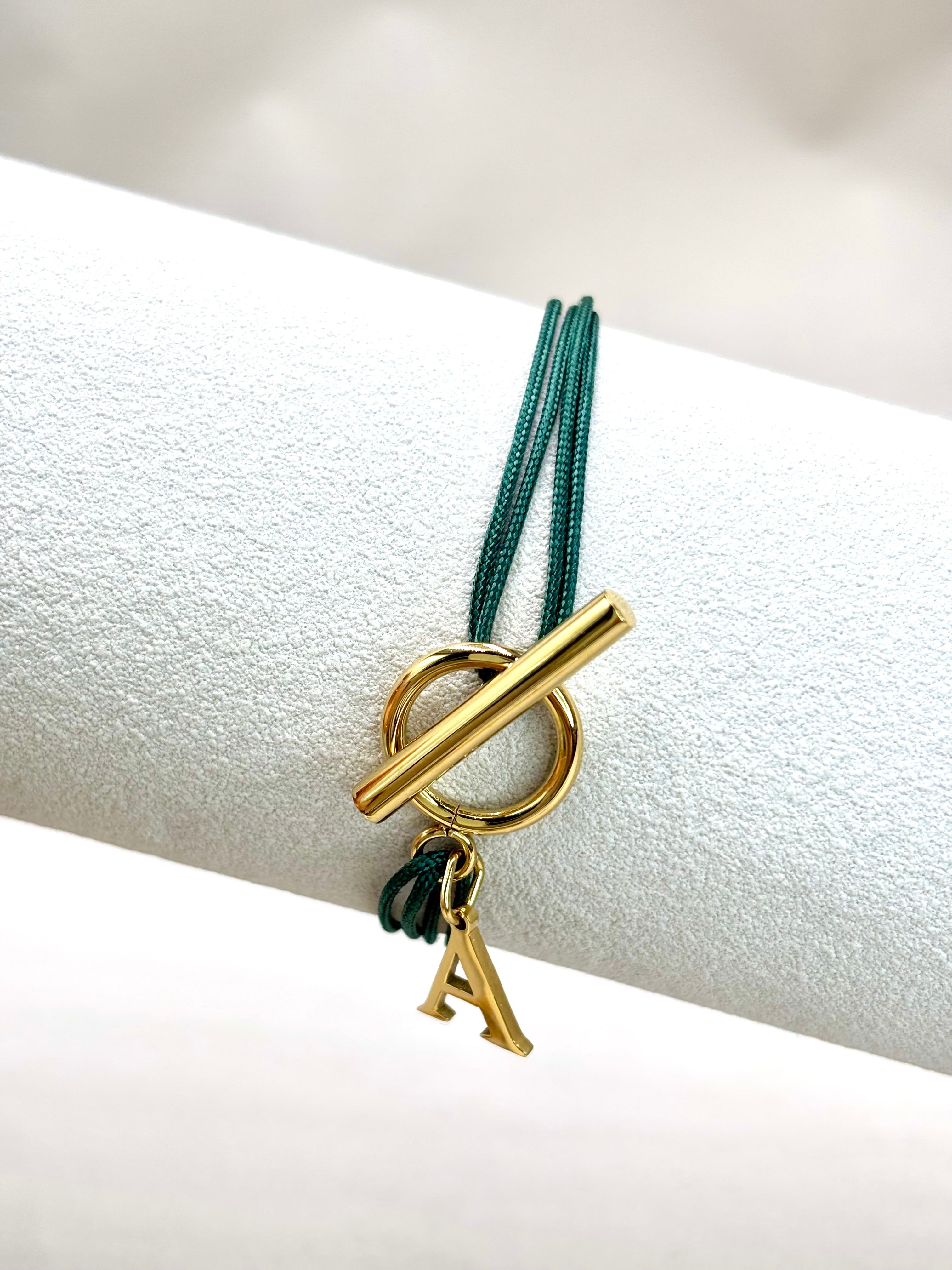 Bracelet double cordon vert  personnalise avec lettre initiale fermoir T Toggle en acier inoxydable dore à l'or fin