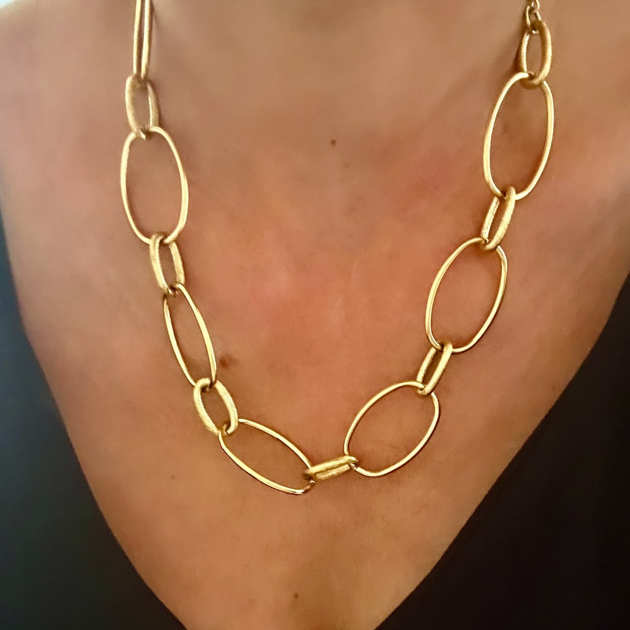 Collier chaine mailles ovales entrelacées en acier inoxydable doré à l'or fin 
