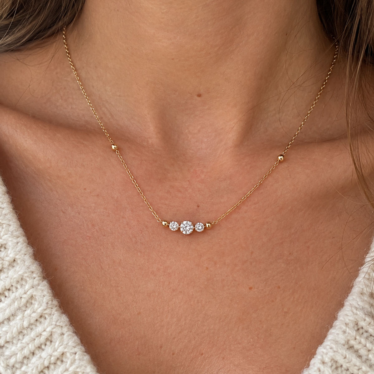 Collier acier inoxydable doré zirconium femme 3 pierres  –  Gracilia