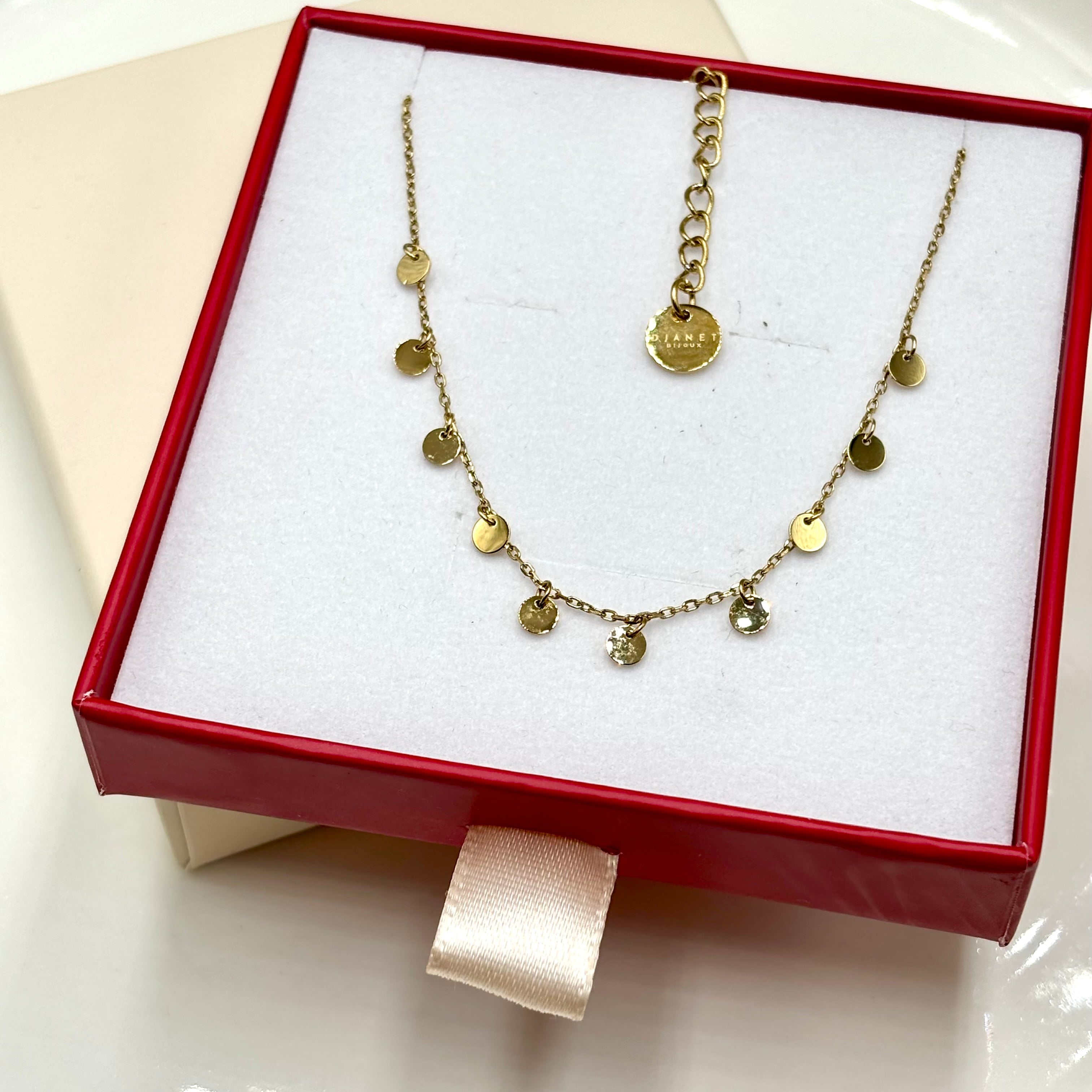 Collier ras de cou femme en acier doré à l'or fin orné de confettis djanet bijoux