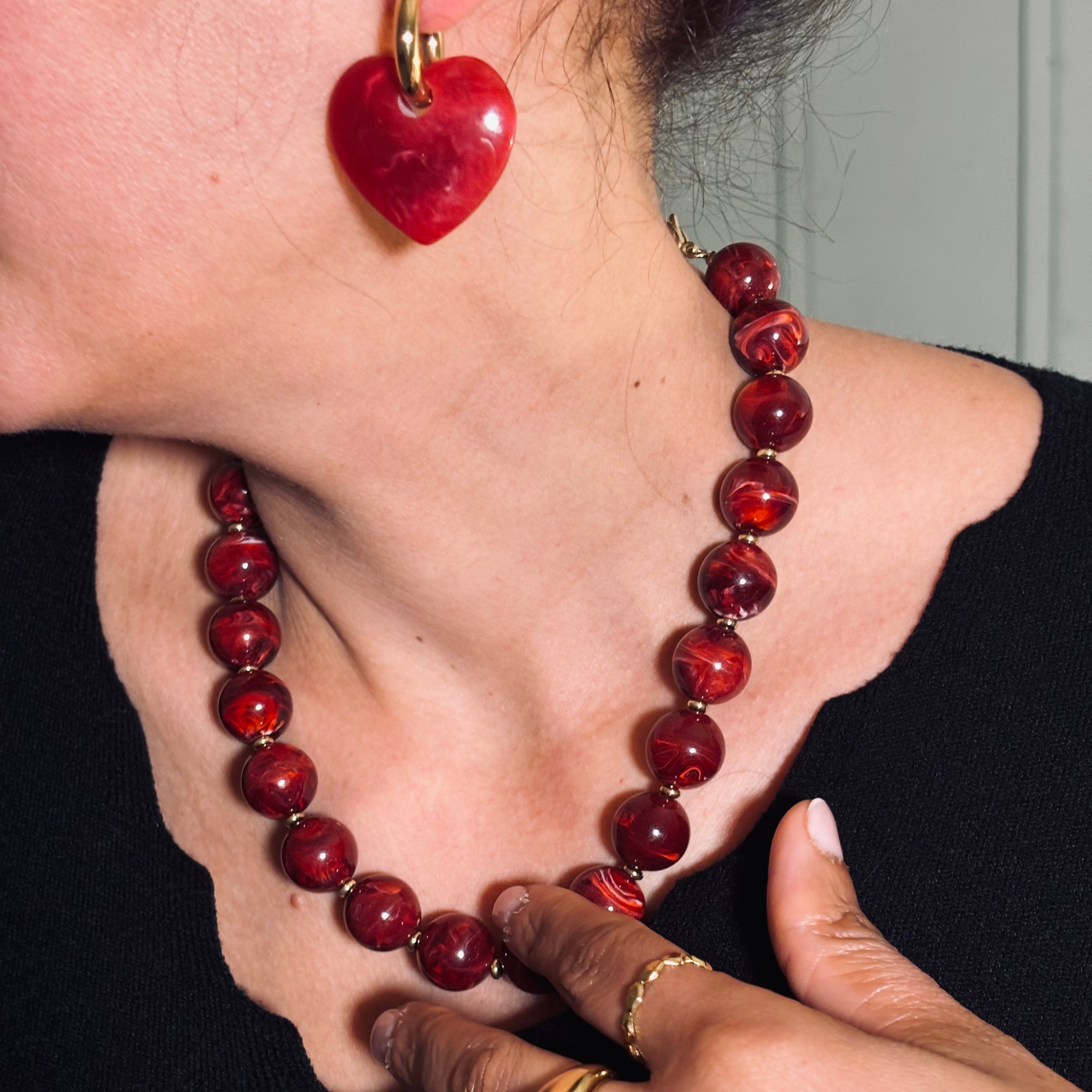 Collier femme ras de cou perles en résine & acier doré  Perla – Djanet Bijoux