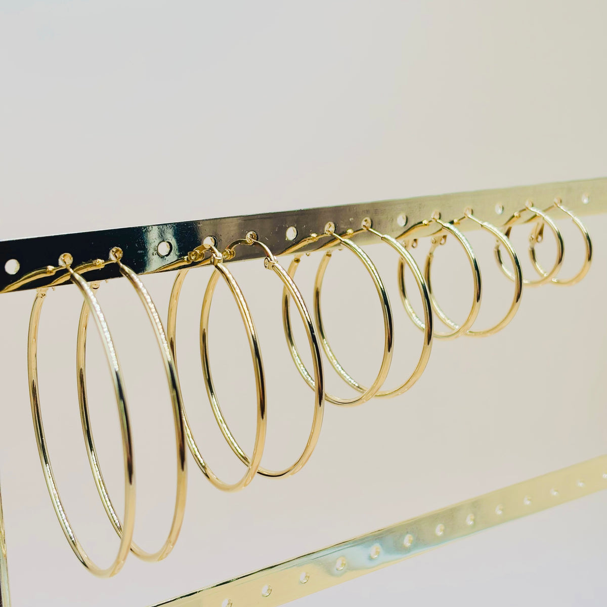 Capucine – Dünne Creolen aus goldfarbenem Edelstahl, 20–60 mm