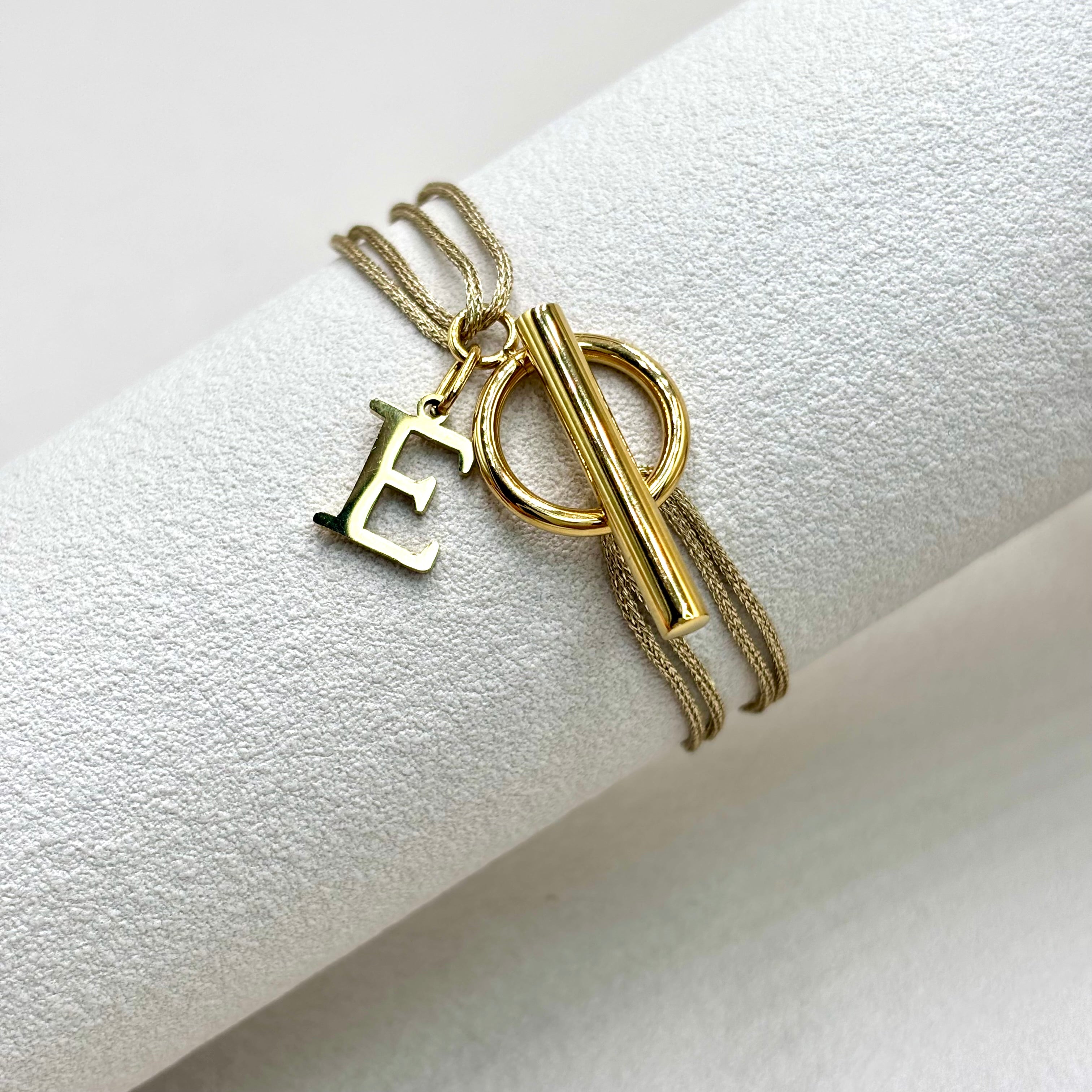 Bracelet cordon doré Fermoir T Toggle et lettre initiale en acier inoxydable doré à l'or fin