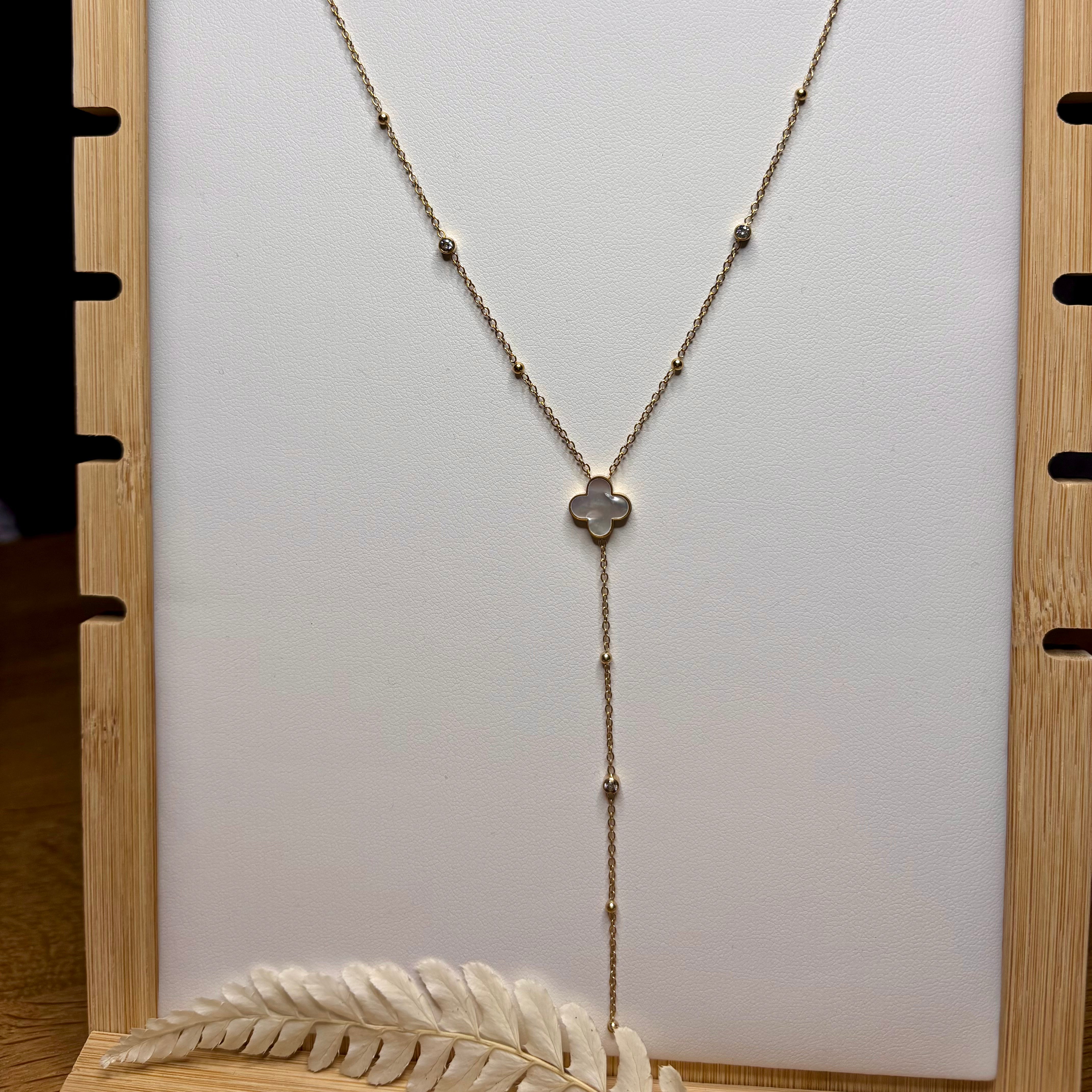 Collier cravate en acier inoxydable doré à l'or fin trefle nacre et oxyde de zirconium